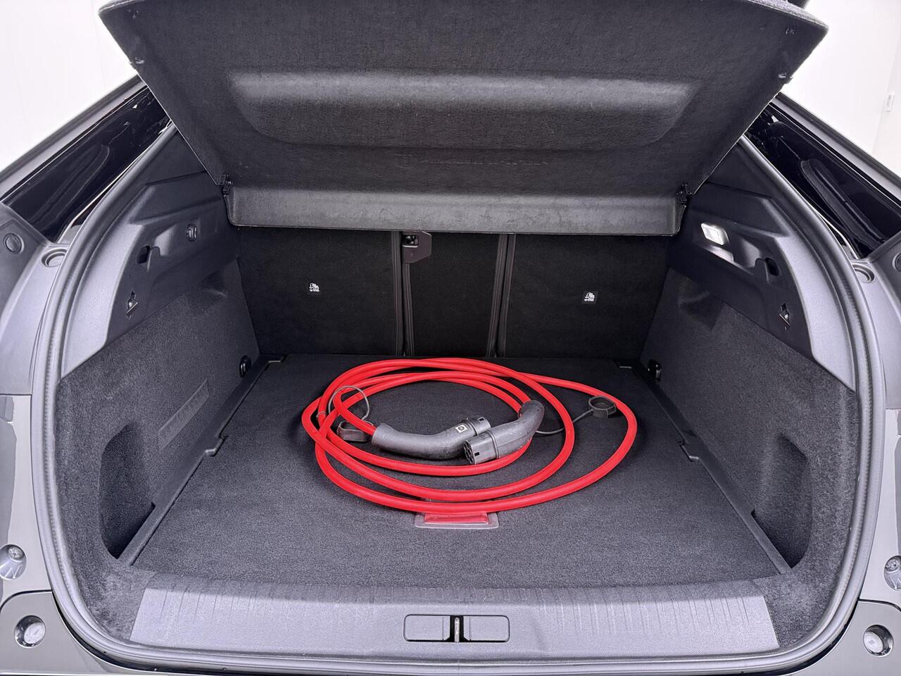 Peugeot 3008 E GT Avantage 210 73 kWh SOH 95% WARMTEPOMP | DODE HOEKCENSOR | DEALER ONDERHOUDEN | BTW VERREKENBAAR | RIJKLAARPRIJS incl. 12mnd BOVAG | 100% ongeval verleden vrij.