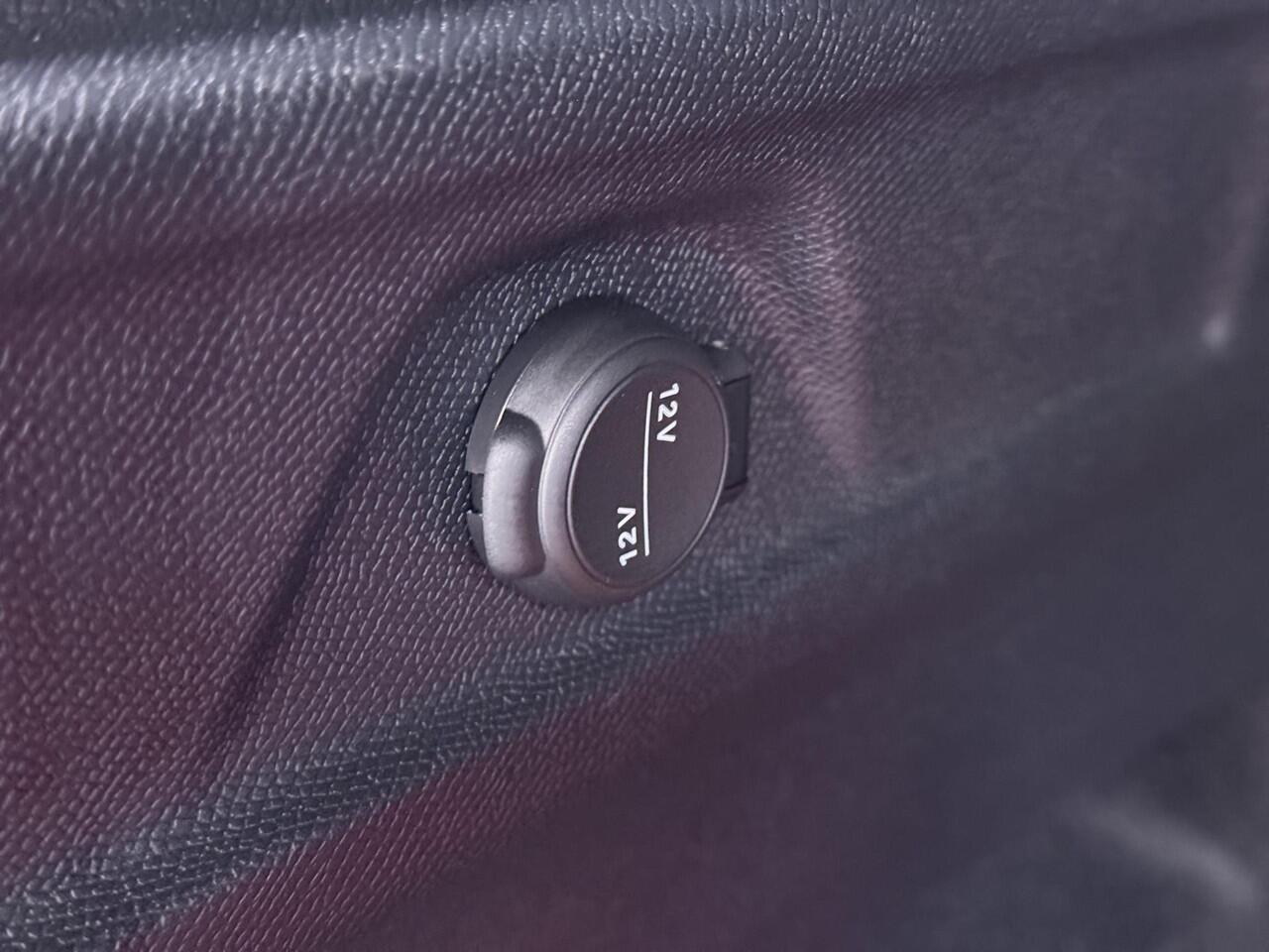 Peugeot 3008 E GT Avantage 210 73 kWh SOH 95% WARMTEPOMP | DODE HOEKCENSOR | DEALER ONDERHOUDEN | BTW VERREKENBAAR | RIJKLAARPRIJS incl. 12mnd BOVAG | 100% ongeval verleden vrij.