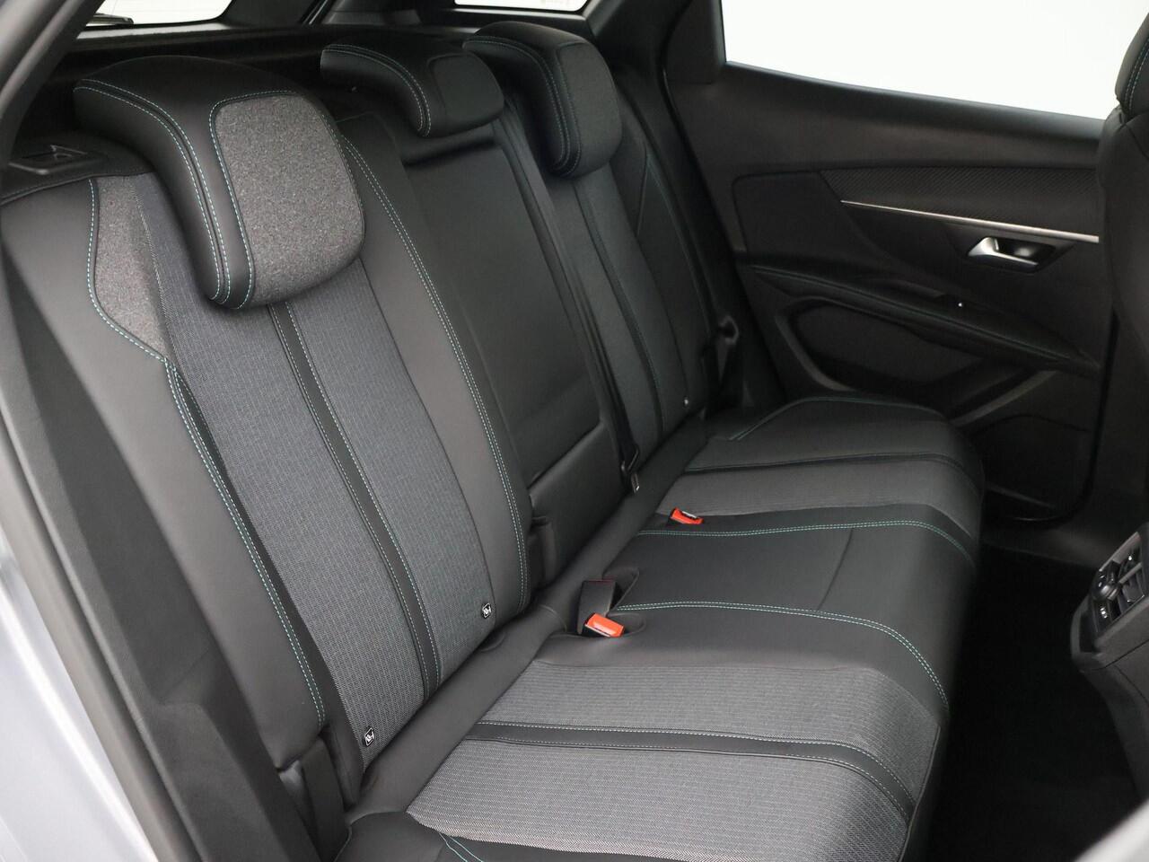 Peugeot 3008 1.6 HYbrid 225 PK PHEV ALLURE PACK + 19 INCH | ADAPTIVE CRUISE | CAMERA | NAVIGATIE | CARPLAY