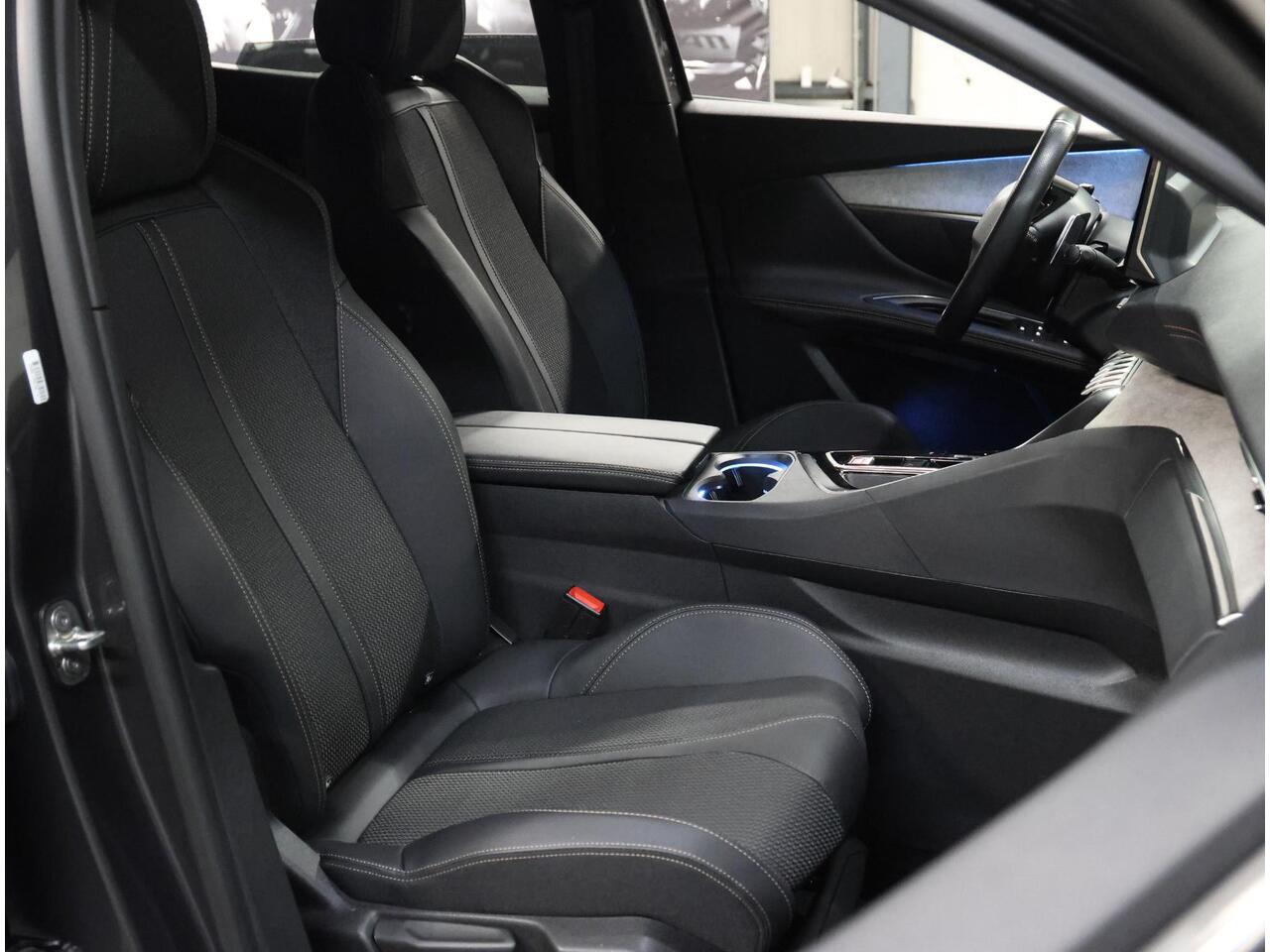 Peugeot 3008 1.2 Hybrid GT 136PK Automaat | 1ste Eigenaar | Navigatie | Climate Control | Adaptieve Cruise Control | Camera en Parkeersensoren Voor + Achter | Full-LED Koplampen | DAB Ontvanger | Dodehoek Detectie | Keyless Entry/Start | 18" Lichtmetalen Velgen | Appl