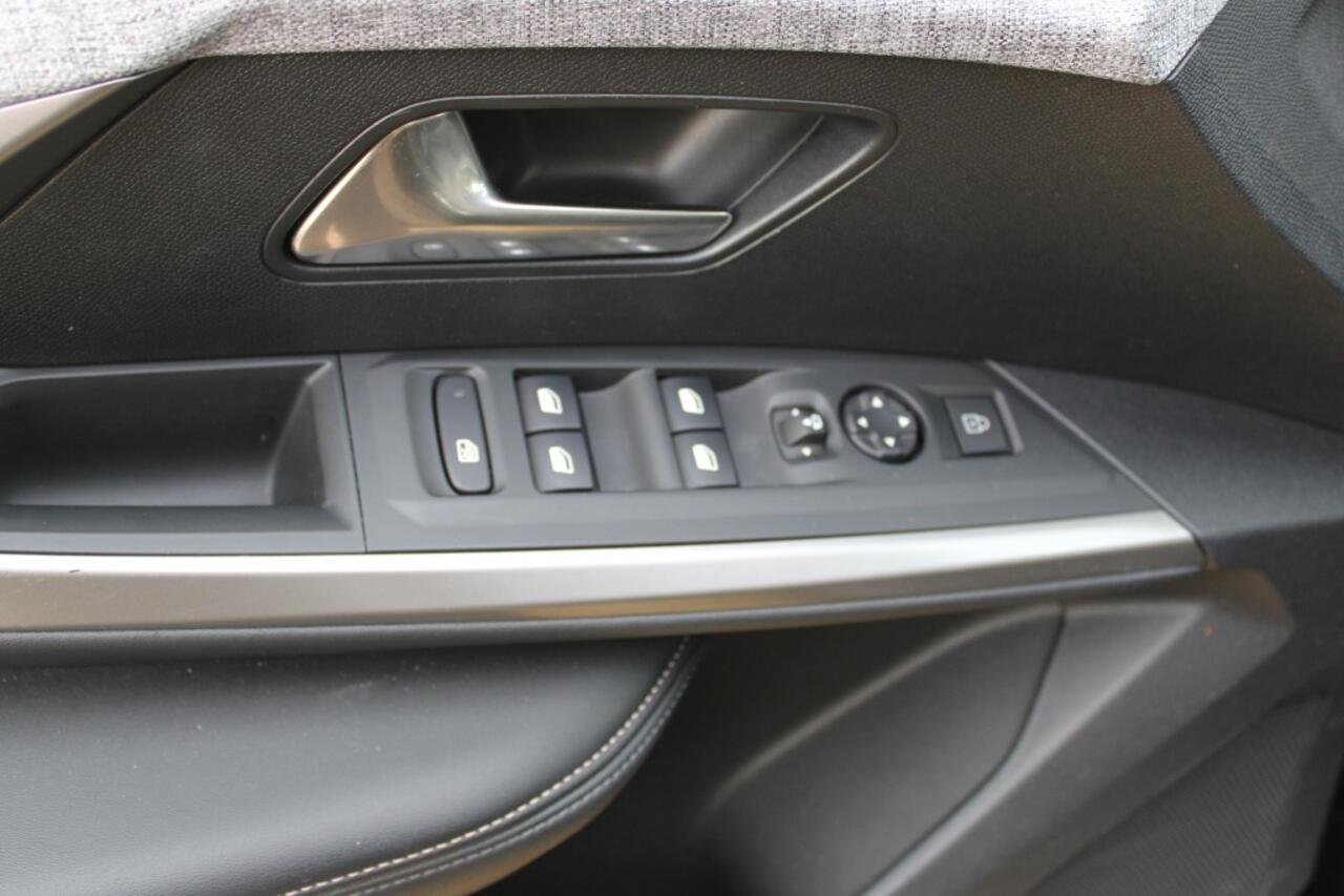 Peugeot 3008 1.2 Hyb 136 Allure