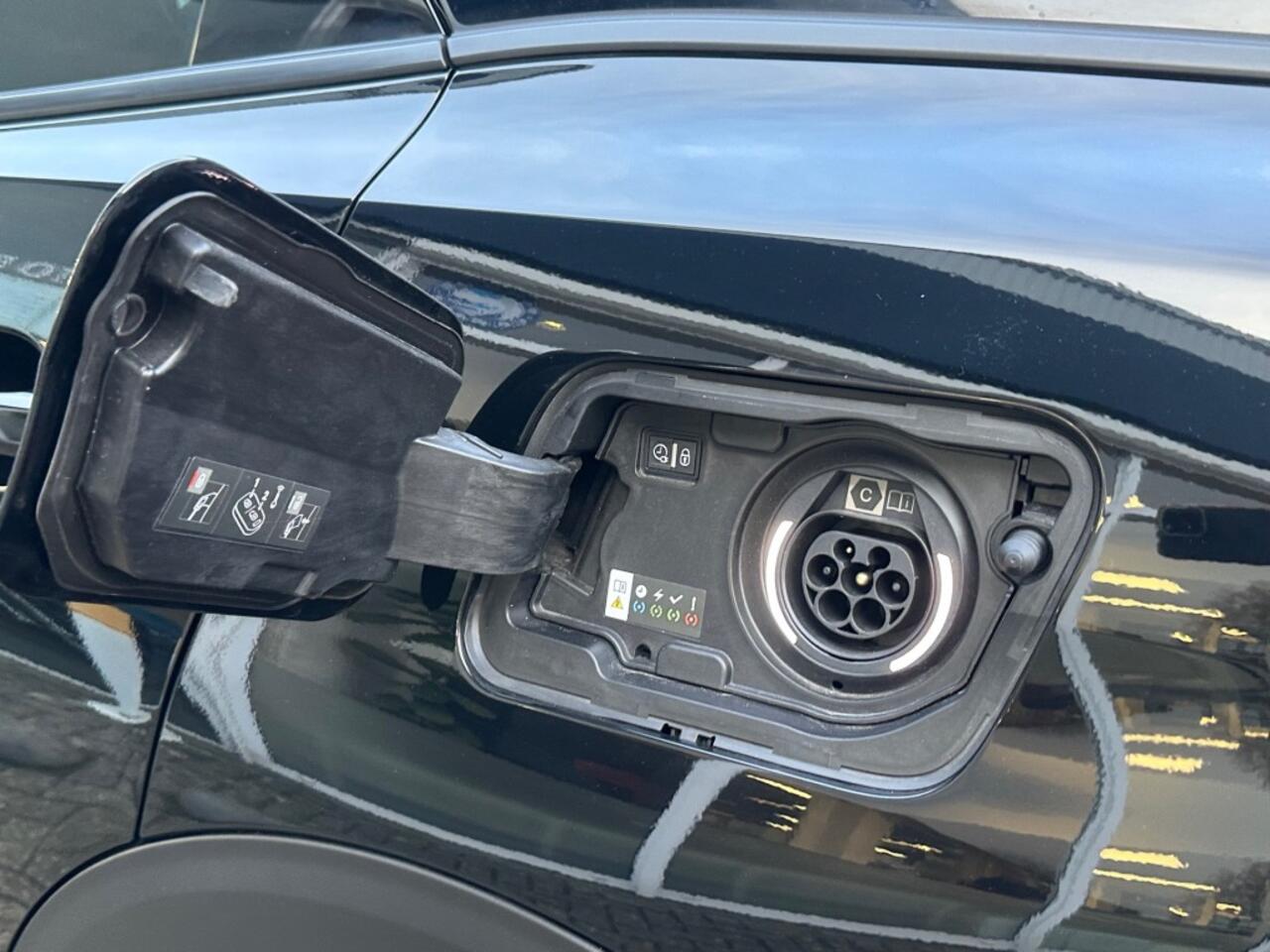 Peugeot 3008 1.6 PHEV HYBRID BLACK EDITION