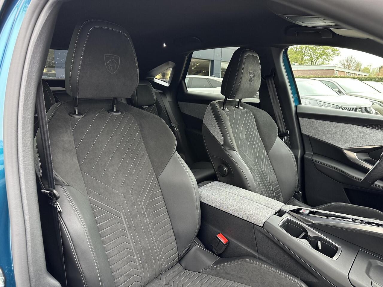 Peugeot 3008 1.2 Hybrid 145 PK GT Automaat ¤ 8000,- DEMO VOORDEEL | Alcantara Stoelen | Panorama Navigatie | 360 Vision Camera | Dode Hoek Signalering | Elektrische Kofferklep | Keyless Entry | Full LED Verlichting | Stoelverwarming | 19" Lichtmetalen Velgen |