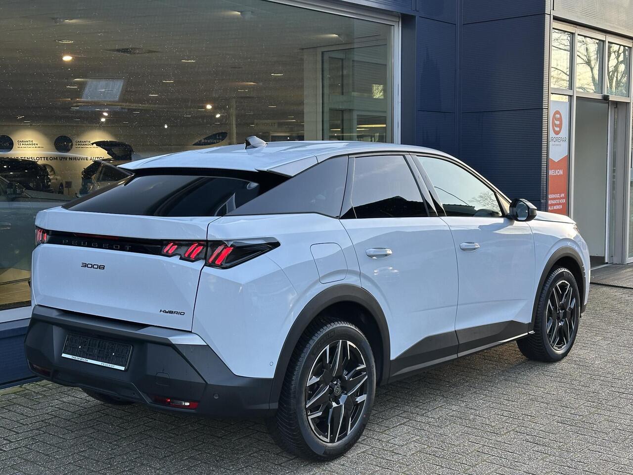 Peugeot 3008 1.2 Hybrid 145 PK Allure ¤ 8000,- DEMO VOORDEEL | Bouwjaar 2025 | Automaat | AGR Stoelen met verwarming | Panorama Navigatie | Keyless Entry | Stoel & Stuur Verwarming | 360 Graden Camera | Dodehoek detectie | Climate Control | LED Verlichting | 19 Inch L