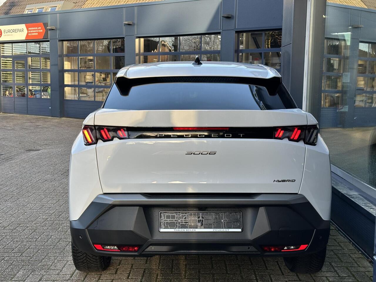 Peugeot 3008 1.2 Hybrid 145 PK Allure ¤ 8000,- DEMO VOORDEEL | Bouwjaar 2025 | Automaat | AGR Stoelen met verwarming | Panorama Navigatie | Keyless Entry | Stoel & Stuur Verwarming | 360 Graden Camera | Dodehoek detectie | Climate Control | LED Verlichting | 19 Inch L