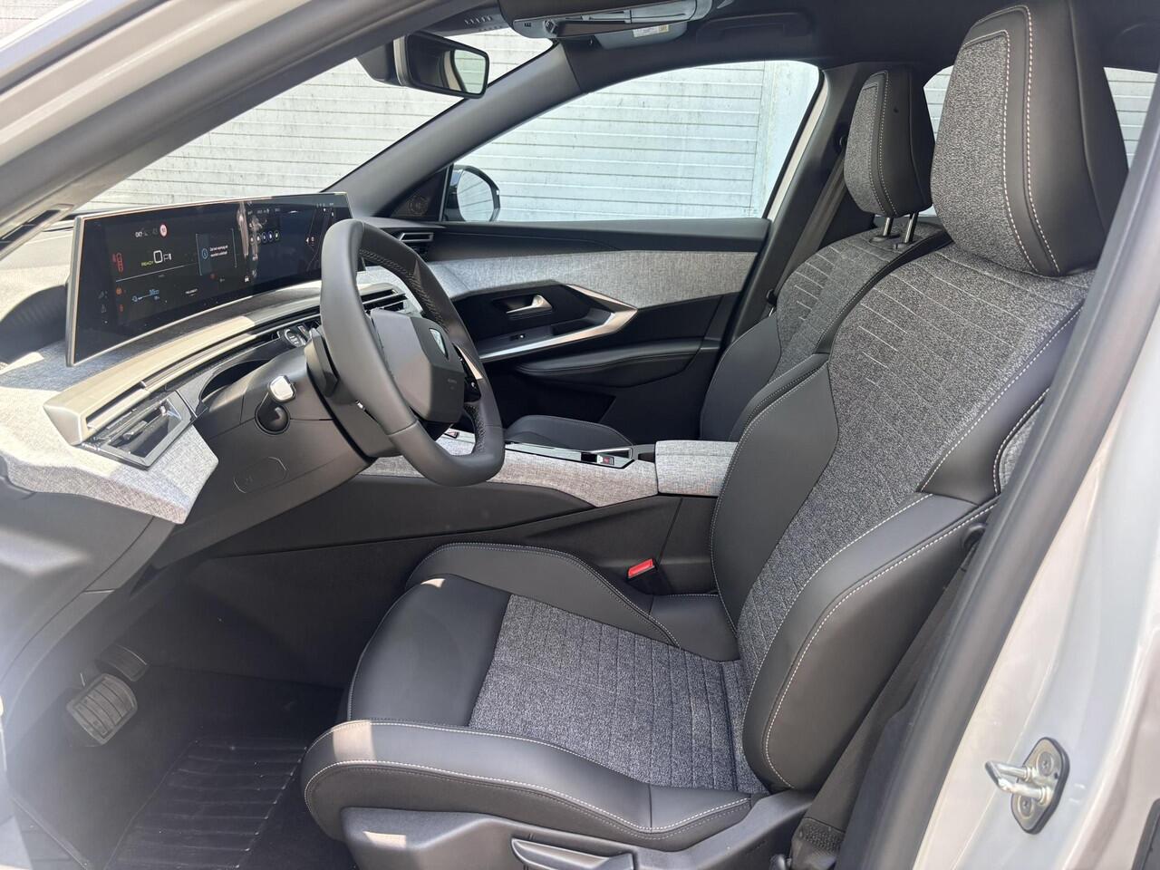 Peugeot 3008 e-3008 Allure Avantage 73kWh 210pk | TREKHAAK | 360° CAMERA | ADAPTIVE CRUISE | KEYLESS | I-TOGGELS | 21" DISPLAY |