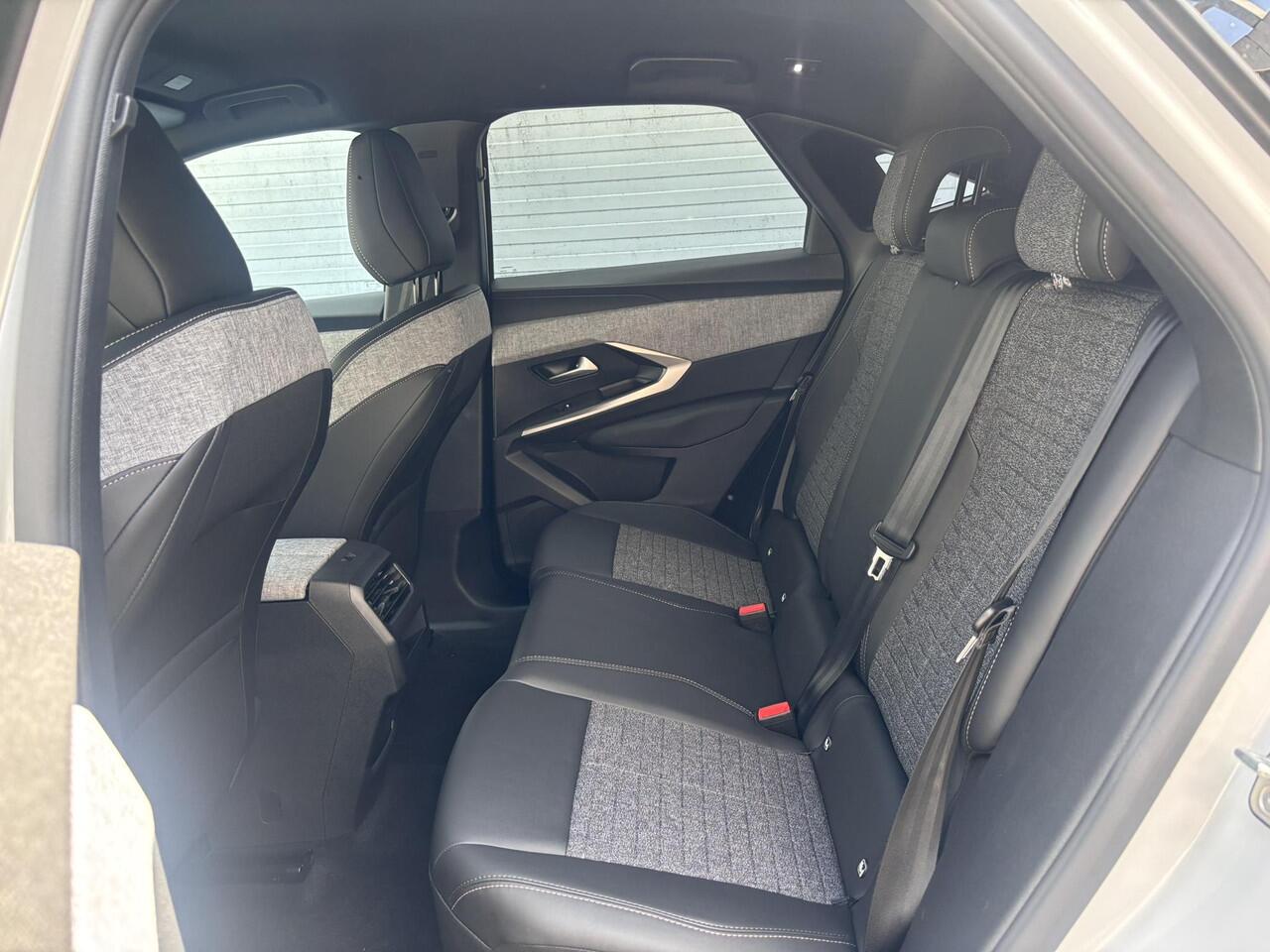 Peugeot 3008 e-3008 Allure Avantage 73kWh 210pk | TREKHAAK | 360° CAMERA | ADAPTIVE CRUISE | KEYLESS | I-TOGGELS | 21" DISPLAY |