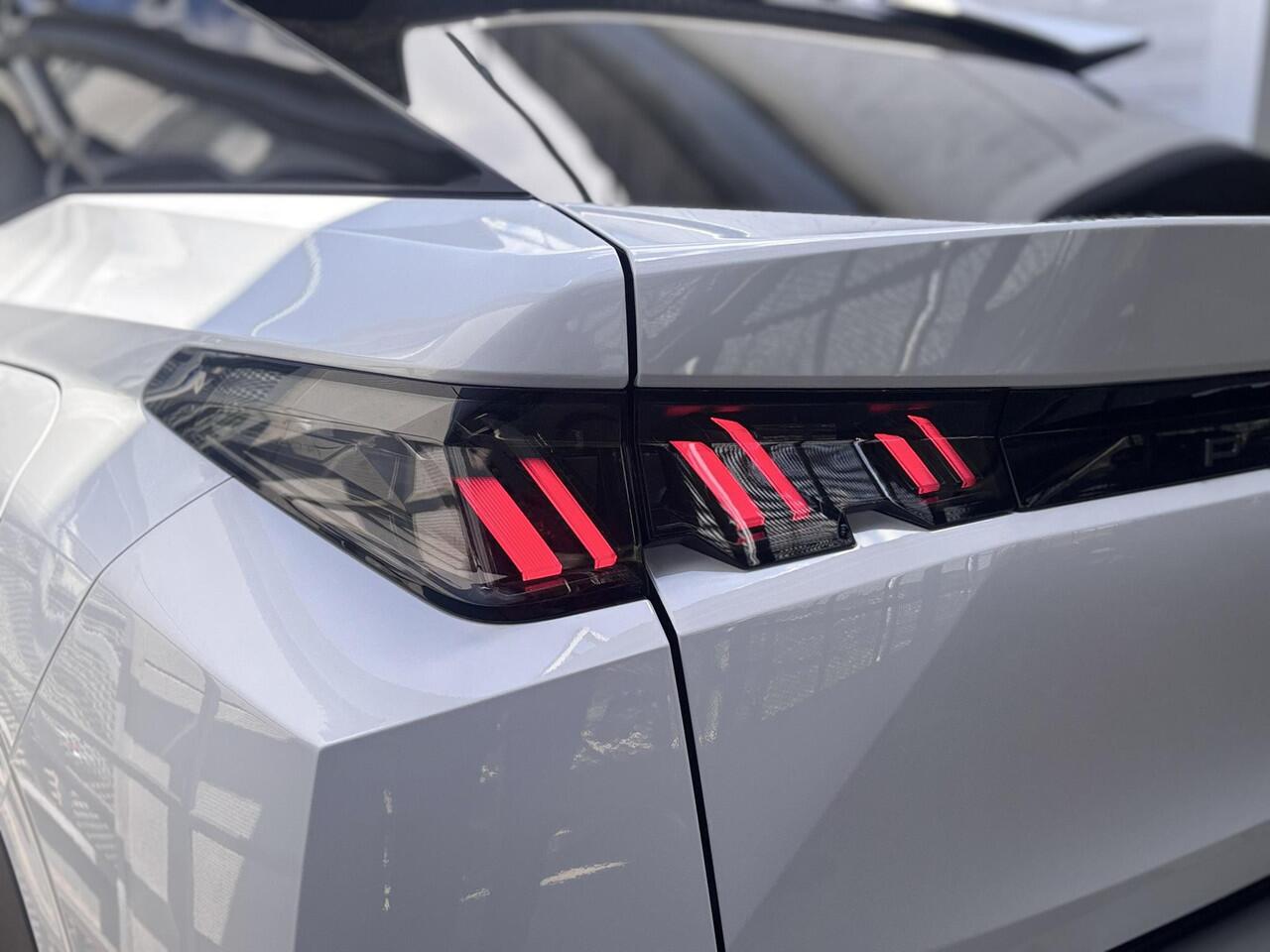 Peugeot 3008 e-3008 Allure Avantage 73kWh 210pk | TREKHAAK | 360° CAMERA | ADAPTIVE CRUISE | KEYLESS | I-TOGGELS | 21" DISPLAY |