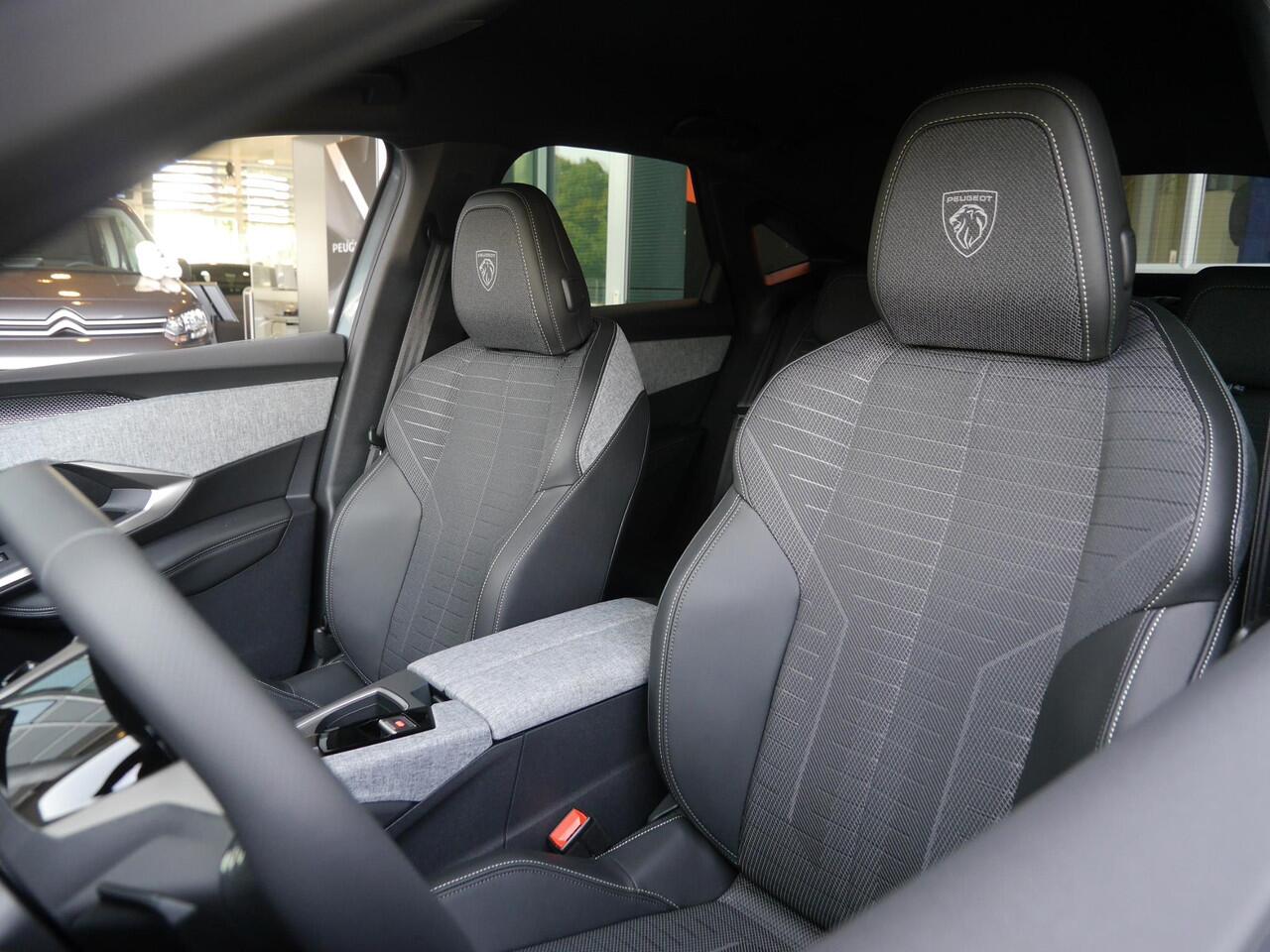 Peugeot 3008 1.2 Hybrid 136 GT | DEMO | Nieuwe auto | Rondom camera | Dodehoekdetectie | Sfeerverlichting | Keyless entry & start | 19 inch Lichtmetalen velgen | Navigatie | Parkeersensoren voor en achter