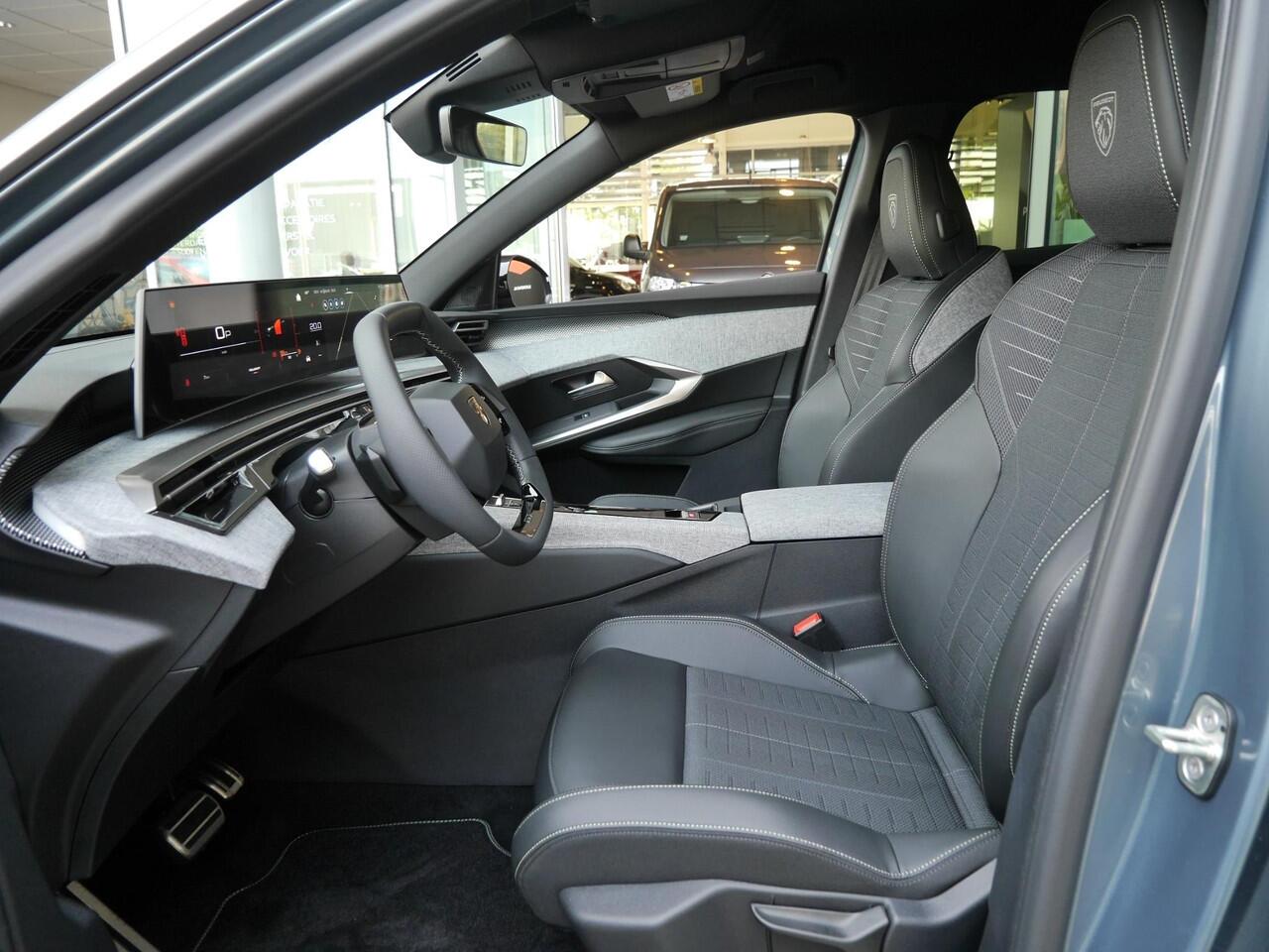 Peugeot 3008 1.2 Hybrid 136 GT | DEMO | Nieuwe auto | Rondom camera | Dodehoekdetectie | Sfeerverlichting | Keyless entry & start | 19 inch Lichtmetalen velgen | Navigatie | Parkeersensoren voor en achter