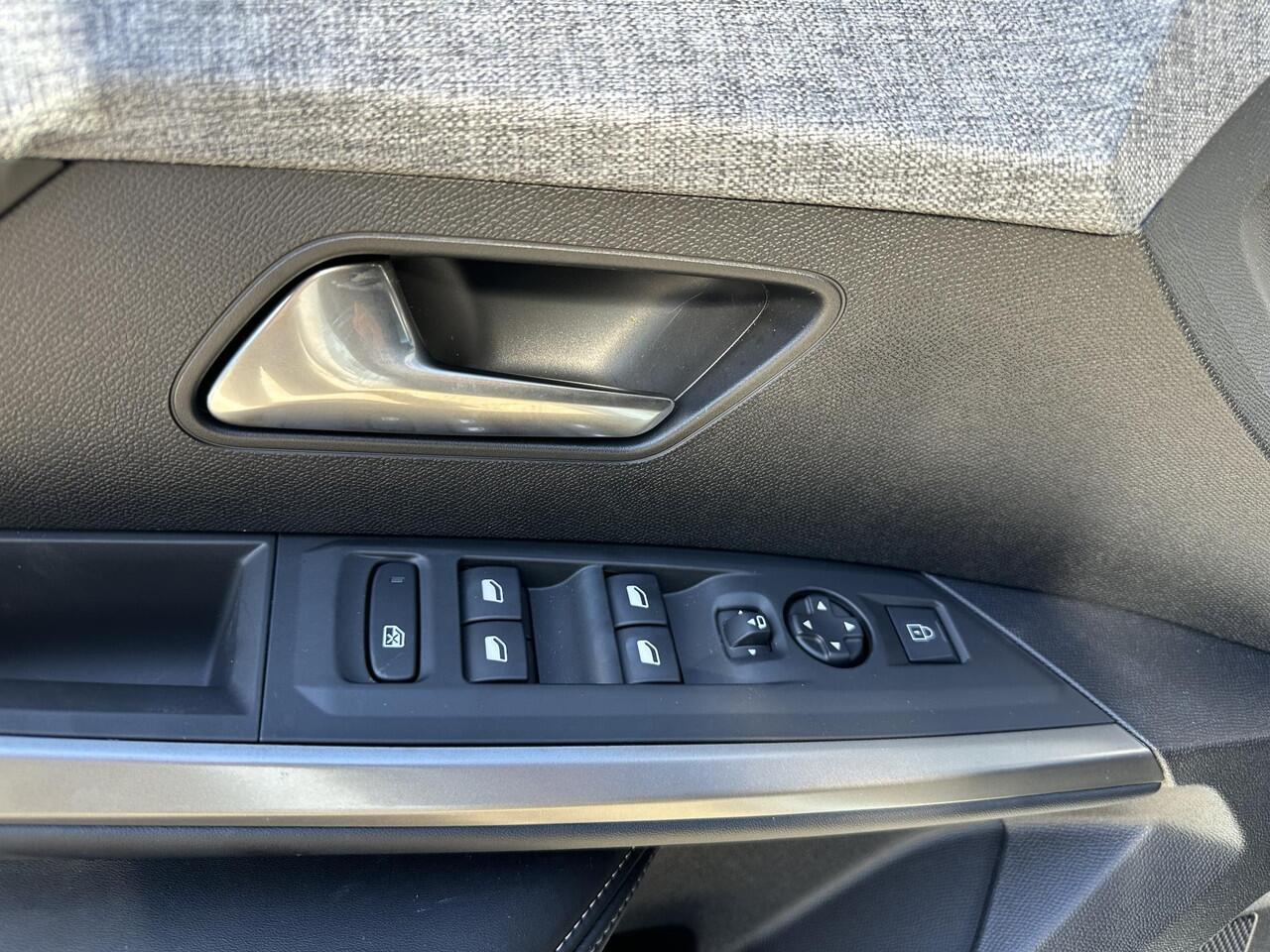 Peugeot 3008 1.2 Hybrid 145 PK Allure Automaat | Navigatie | Keyless Entry | AGR Stoel met Stoelverwarming | Camera | Climate Control | LED Verlichting | Cruise Control | Parkeersensoren | 19" Lichtmetalen Velgen | Hoge Zitpositie |