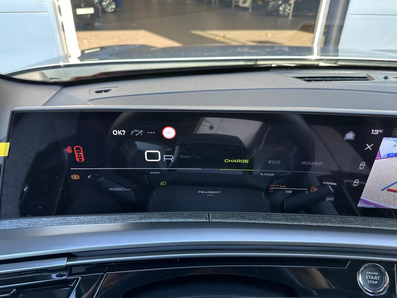 Peugeot 3008 1.2 Hybrid 145 PK Allure Automaat | Navigatie | Keyless Entry | AGR Stoel met Stoelverwarming | Camera | Climate Control | LED Verlichting | Cruise Control | Parkeersensoren | 19" Lichtmetalen Velgen | Hoge Zitpositie |