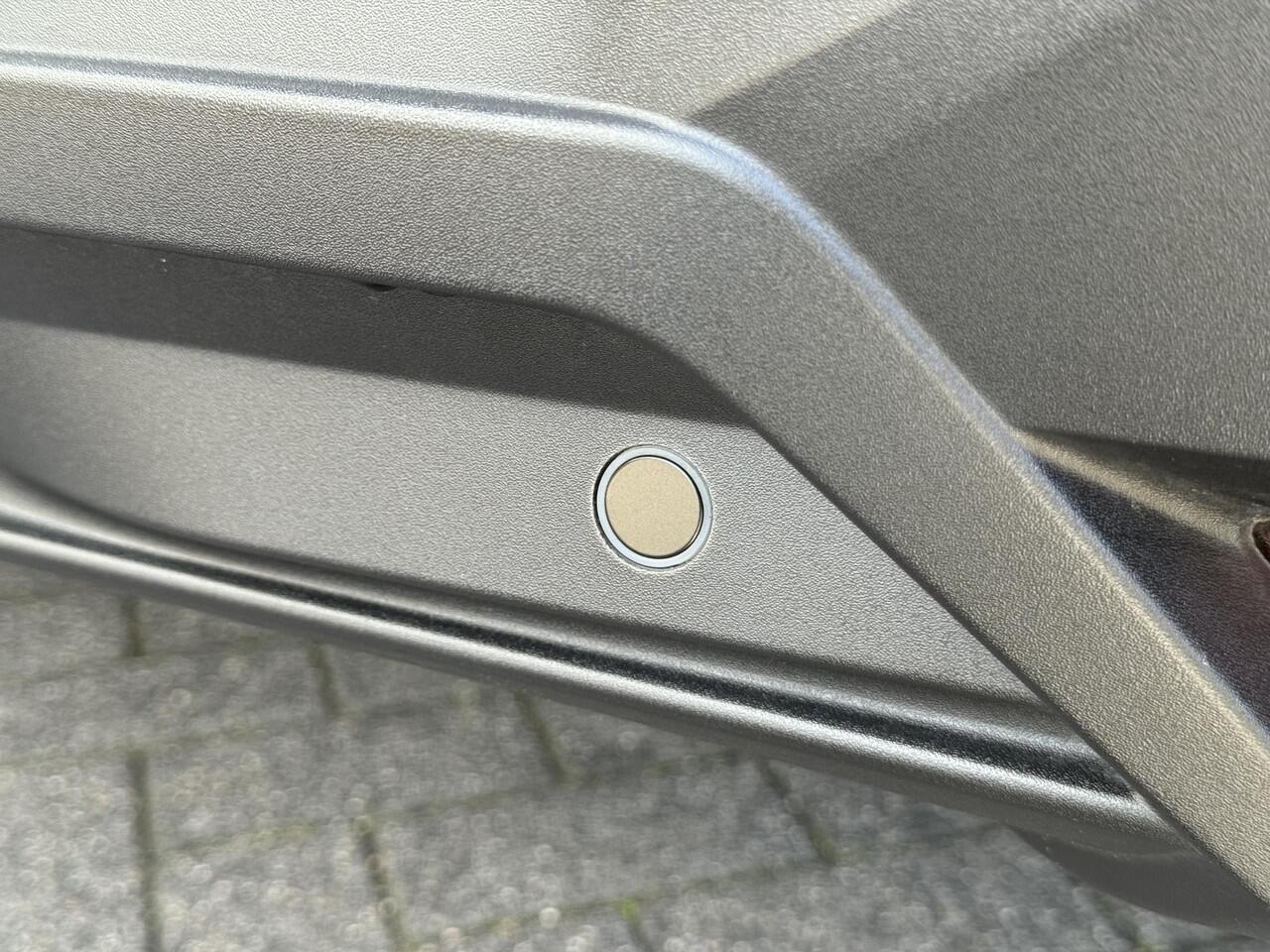 Peugeot 3008 GT 1.2 Hybrid 136PK e-DCS6 Automaat Navigatie, Achteruitrijcamera, Keyless, Stoel & Stuurwielverwarming, Adaptieve Cruise Control