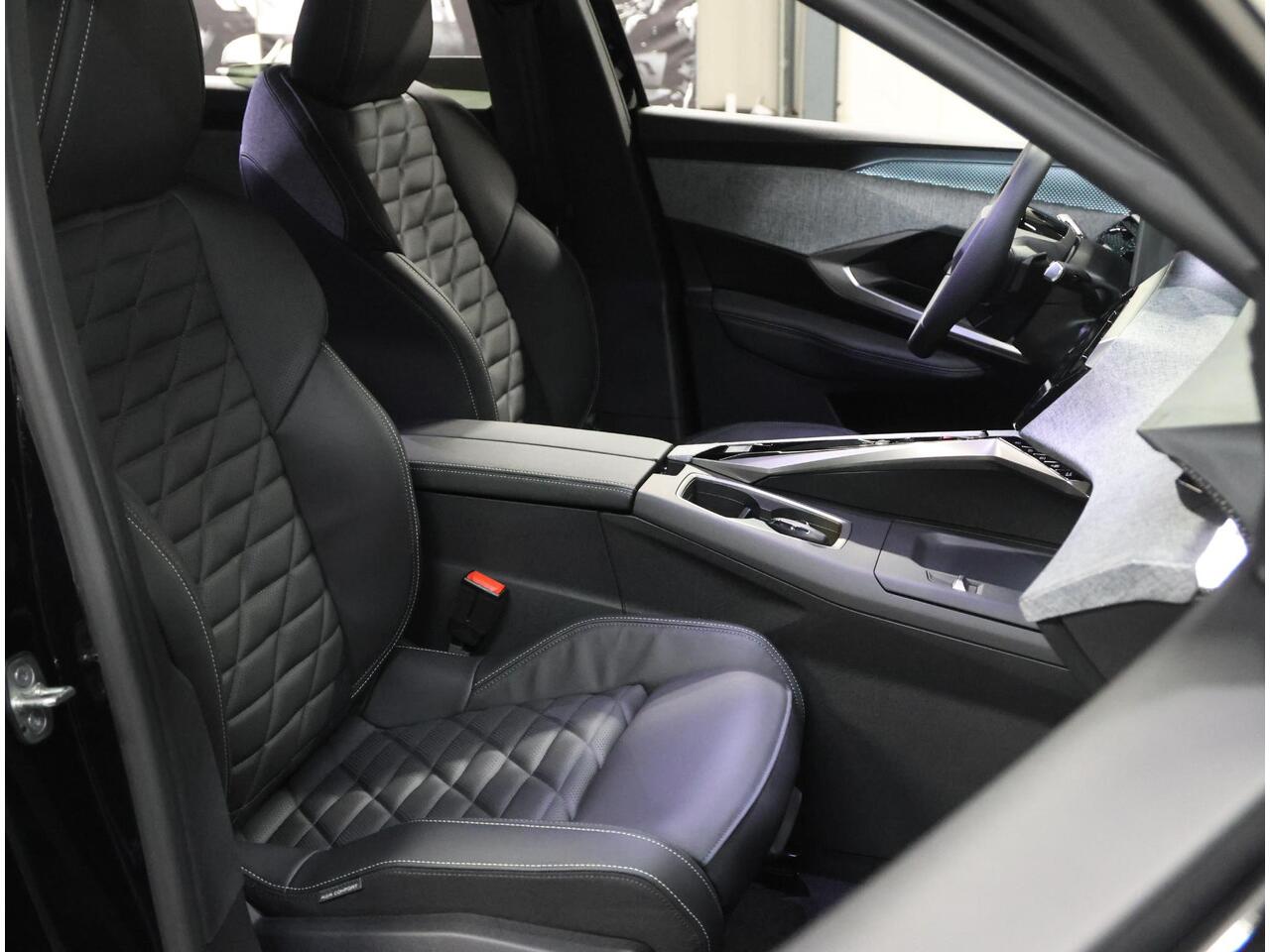 Peugeot 3008 e-3008 Launch Edition 325PK Dual Motor 73 kWh | Lederen Bekleding | Warmtepomp | Geventileerde Voorstoelen | Panoramadak | Keyless | Navigatie | ClimateControl | Dodehoekdetectie | AppleCarPlay/AndroidAuto | 360 Camera | Verwarmbare Voorstoelen | Adaptive