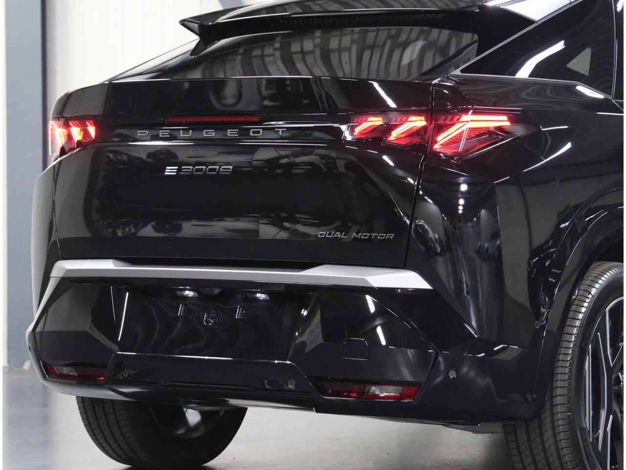 Peugeot 3008 e-3008 Launch Edition 325PK Dual Motor 73 kWh | Lederen Bekleding | Warmtepomp | Geventileerde Voorstoelen | Panoramadak | Keyless | Navigatie | ClimateControl | Dodehoekdetectie | AppleCarPlay/AndroidAuto | 360 Camera | Verwarmbare Voorstoelen | Adaptive