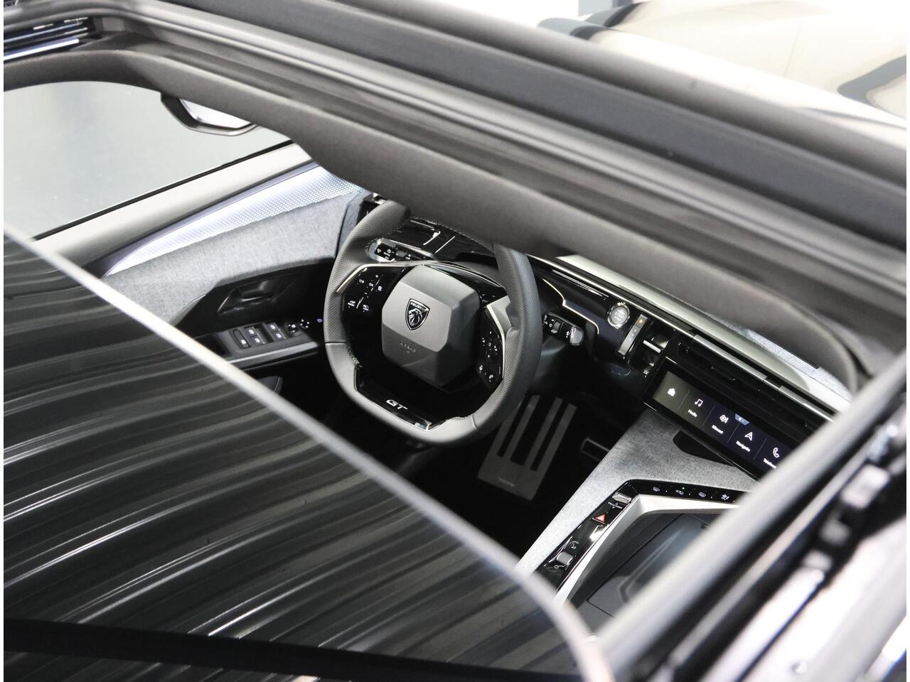 Peugeot 3008 e-3008 Launch Edition 325PK Dual Motor 73 kWh | Lederen Bekleding | Warmtepomp | Geventileerde Voorstoelen | Panoramadak | Keyless | Navigatie | ClimateControl | Dodehoekdetectie | AppleCarPlay/AndroidAuto | 360 Camera | Verwarmbare Voorstoelen | Adaptive