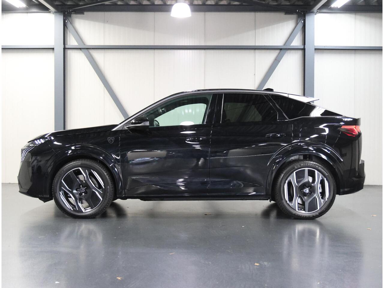 Peugeot 3008 e-3008 GT Avantage 210PK 73 kWh | 1ste eigenaar | AUTOMAAT | AppleCarPlay/AndroidAuto | Adaptive Cruise Control | Stoel/Stuurverwarming | Trekhaak | Camera | Alcantara/Leer | Sfeerverlichting | Virt.Cockpit | Keyless | Isofix | Privacy Glass | Parkeersens