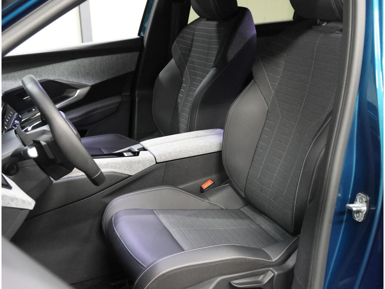 Peugeot 3008 e-3008 Allure Avantage 210PK 73 kWh | 1ste eigenaar | AUTOMAAT | AppleCarPlay/AndroidAuto | Adaptive Cruise Control | Camera | Sfeerverlichting | Virt.Cockpit | Keyless | Isofix | Privacy Glass | Parkeersensoren |