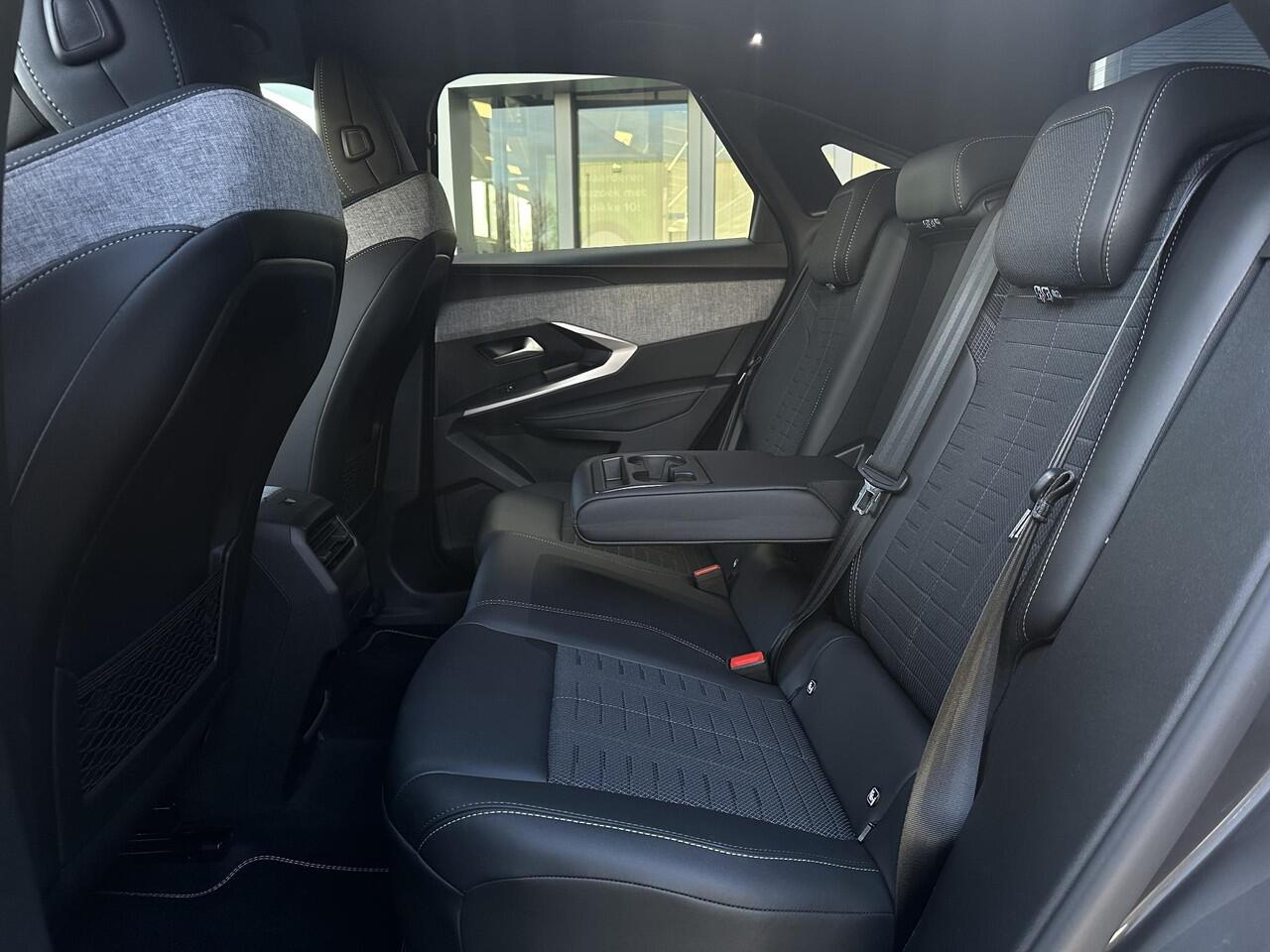 Peugeot 3008 1.2 Hybrid 145pk GT | Automaat | Stuur en Stoelverwarming | Elektrische achterklep | Achteruitrijcamera | Navigatie via 21inch scherm | Adaptieve Cruise Control