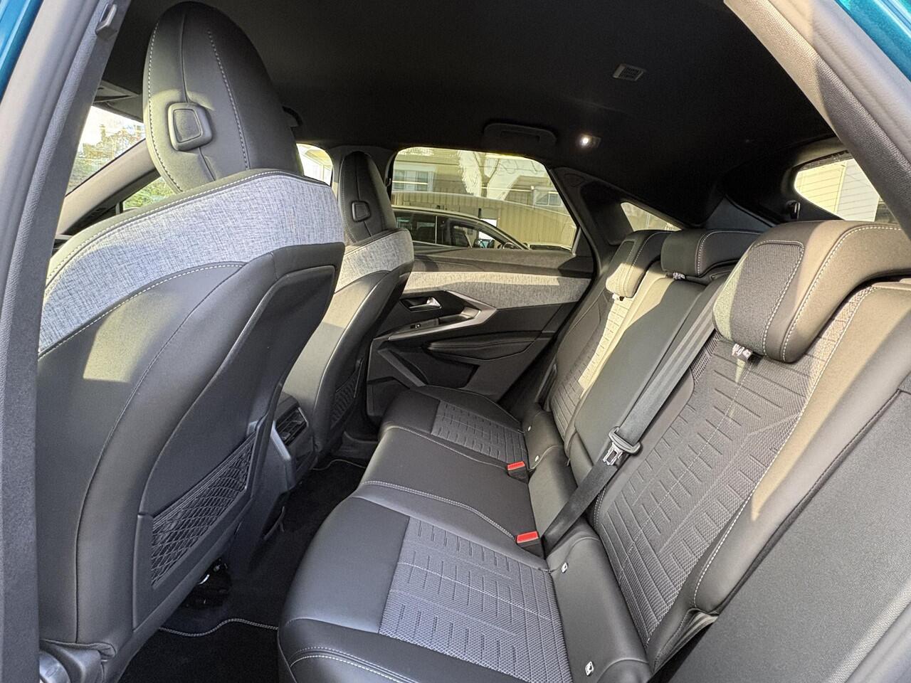 Peugeot 3008 1.2 Hybrid 145 GT | Elektr. achterklep | Stoel- & stuurverwarming | Keyless Entry | Adaptieve Cruise Control | Navigatie | Achteruitrijcamera