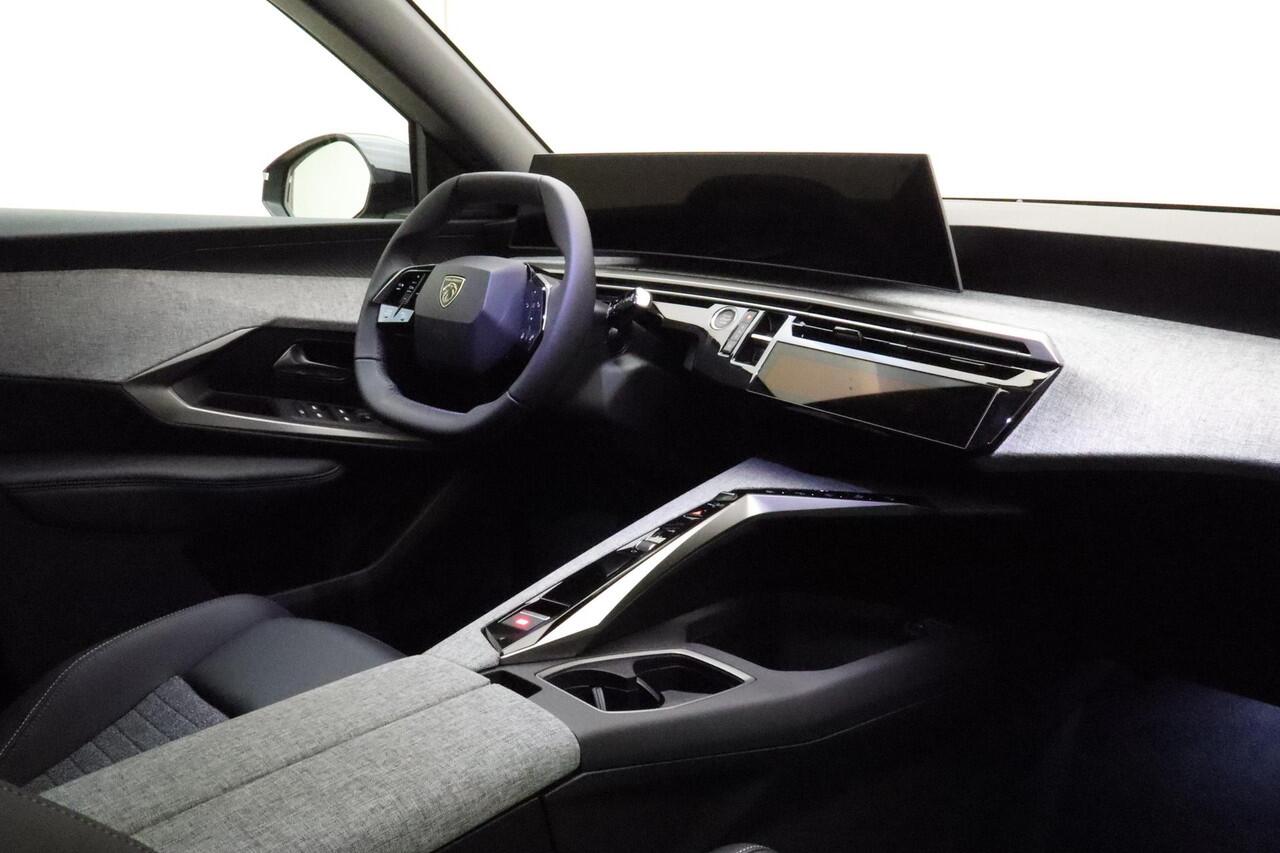 Peugeot 3008 1.6 plug-in Hybrid Allure 195 Pk | 97KM WLTP Elektrisch Rijden | DEMO | Stoel Verwarming | Navigatie | Cruise Control | Climate Control