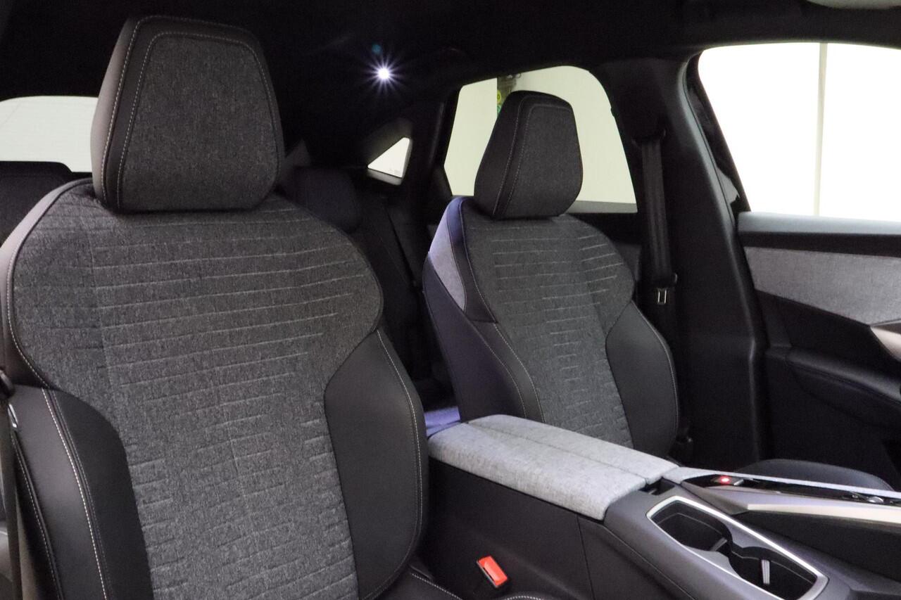 Peugeot 3008 1.6 plug-in Hybrid Allure 195 Pk | 97KM WLTP Elektrisch Rijden | DEMO | Stoel Verwarming | Navigatie | Cruise Control | Climate Control