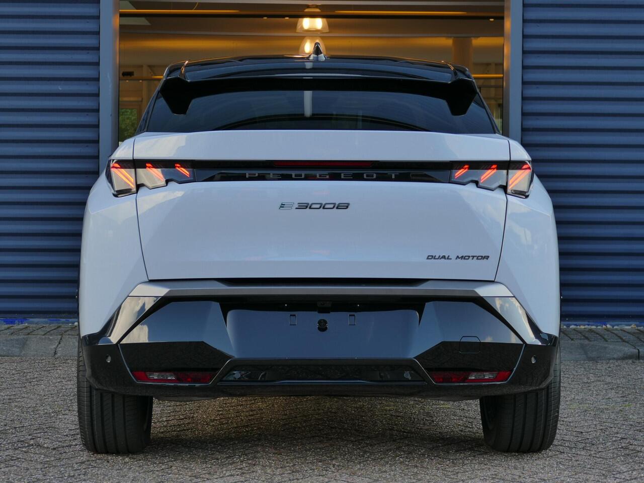 Peugeot 3008 e-3008 Launch Edition 325pk Dual Motor 73 kWh | Panorama dak | Alcantara pakket | 360 ° Camera | FOCAL Audio | Adaptive Cruise Control | Matrix LED | Stoelverwarming | Memory