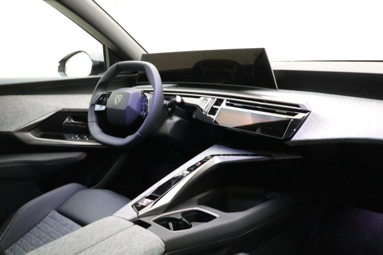 Peugeot 3008 1.2 Hybrid 145 Allure | Panoramic navigation PACK |