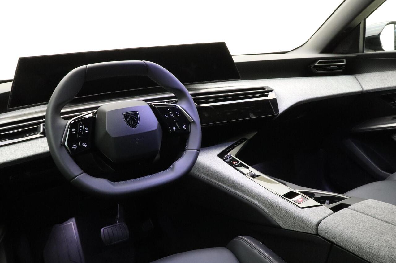 Peugeot 3008 1.2 Hybrid 145 Allure | Panoramic navigation PACK |
