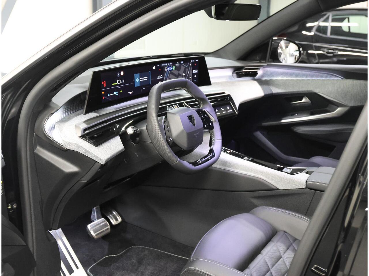 Peugeot 3008 e-3008 Launch Edition 325PK Dual Motor 73 kWh | Lederen Bekleding | Warmtepomp | Geventileerde Voorstoelen | Panoramadak | Keyless | Navigatie | ClimateControl | Dodehoekdetectie | AppleCarPlay/AndroidAuto | 360 Camera | Verwarmbare Voorstoelen | Adaptive