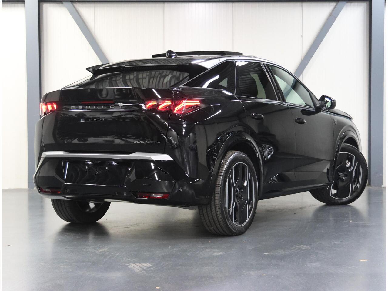 Peugeot 3008 e-3008 Launch Edition 325PK Dual Motor 73 kWh | Lederen Bekleding | Warmtepomp | Geventileerde Voorstoelen | Panoramadak | Keyless | Navigatie | ClimateControl | Dodehoekdetectie | AppleCarPlay/AndroidAuto | 360 Camera | Verwarmbare Voorstoelen | Adaptive