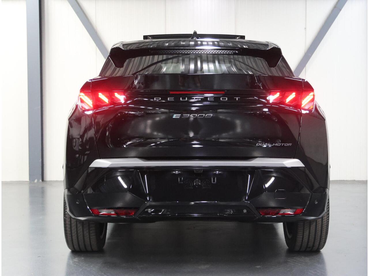 Peugeot 3008 e-3008 Launch Edition 325PK Dual Motor 73 kWh | Lederen Bekleding | Warmtepomp | Geventileerde Voorstoelen | Panoramadak | Keyless | Navigatie | ClimateControl | Dodehoekdetectie | AppleCarPlay/AndroidAuto | 360 Camera | Verwarmbare Voorstoelen | Adaptive