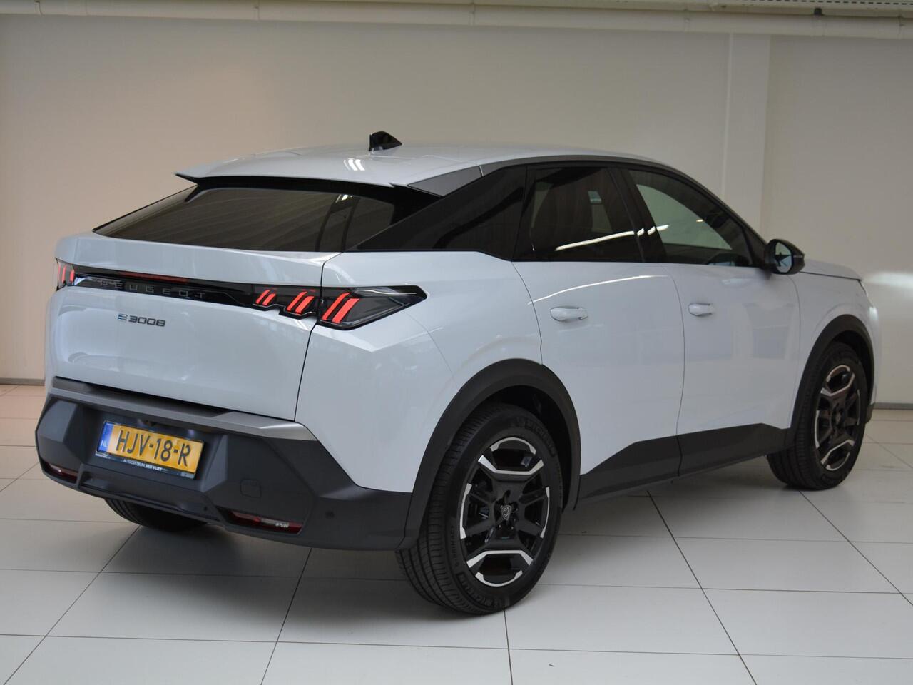 Peugeot 3008 e-3008 Allure 73 kWh Avantage | Navigatie | Carplay | Camera