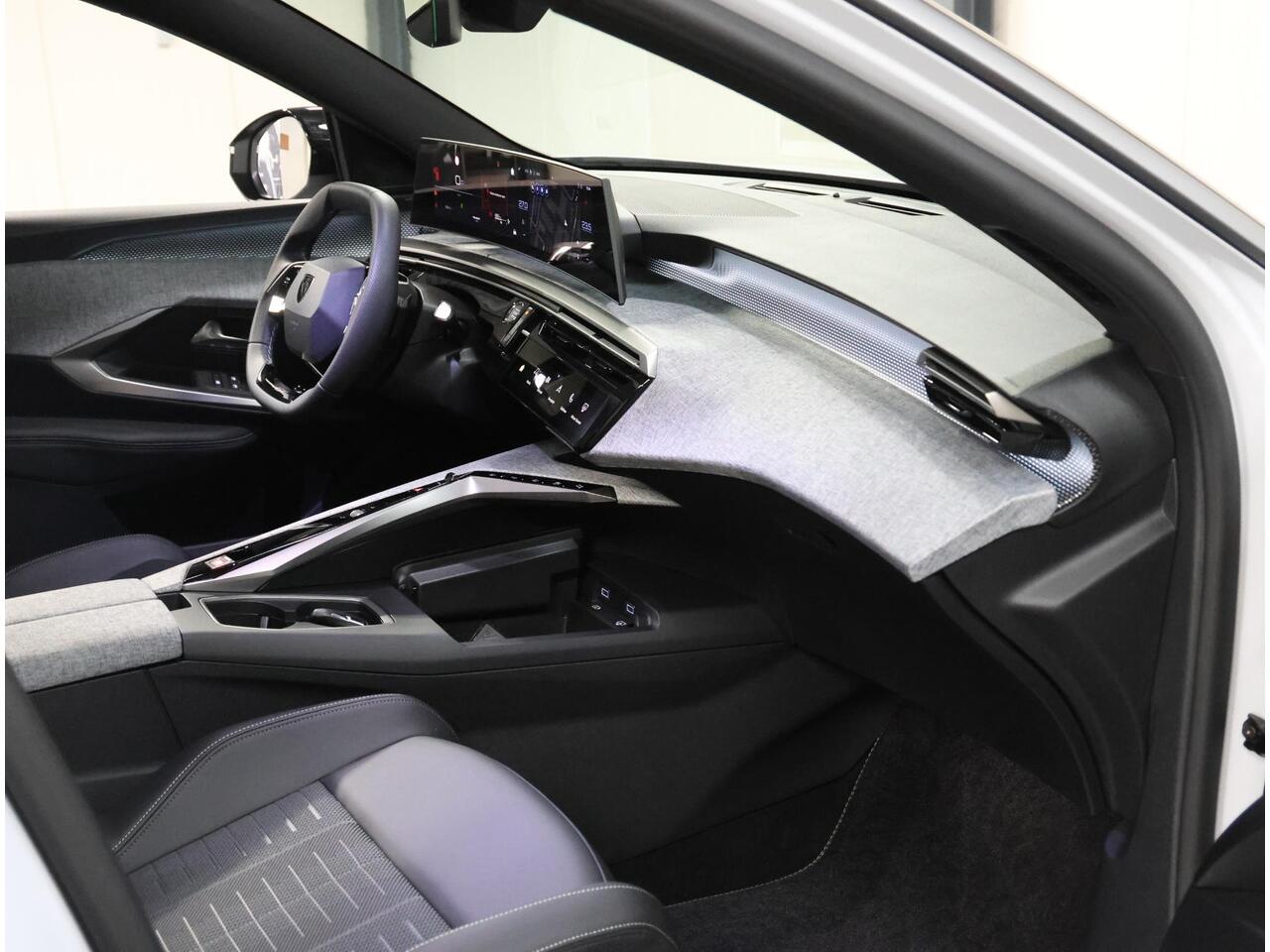 Peugeot 3008 1.2 Hybrid 136PK GT | 1ste eigenaar | AUTOMAAT | AppleCarPlay/AndroidAuto | Adaptive Cruise Control | Stoel/Stuurverwarming | Camera | Alcantara/Leer | Sfeerverlichting | Virt.Cockpit | Keyless | Isofix | Privacy Glass | Parkeersensoren | Electrische acht