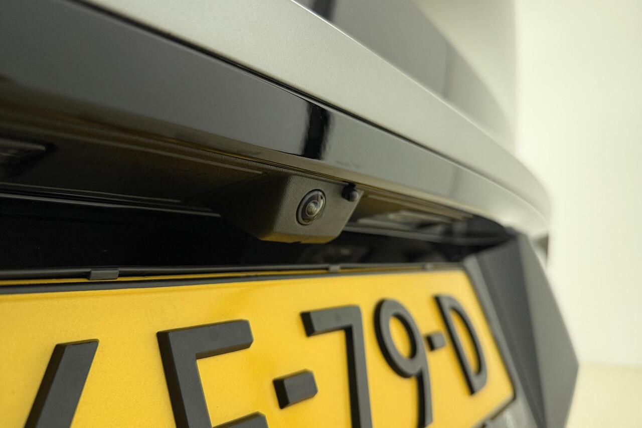 Peugeot 3008 e-3008 GT Avantage 210 73 kWh | Panoramic Navigation | WLTP range 525km | elektrische achterklep | stoel en stuurverwarming