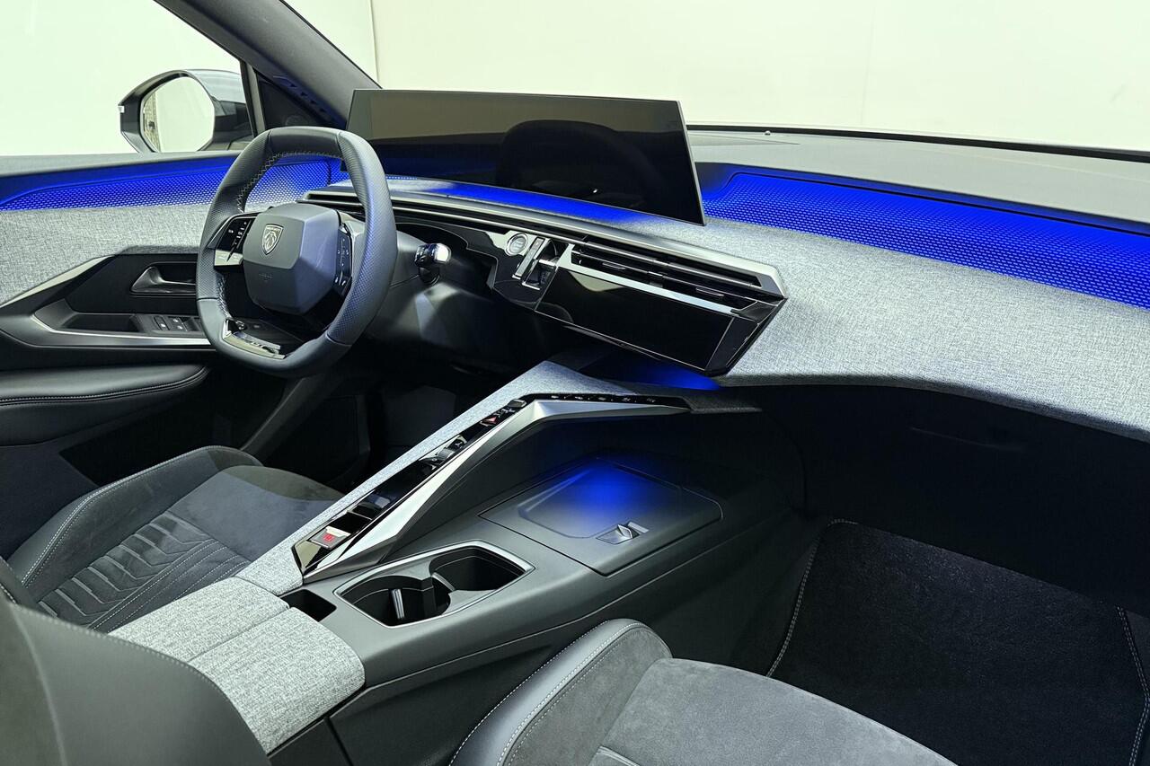 Peugeot 3008 e-3008 GT Avantage 210 73 kWh | Panoramic Navigation | WLTP range 525km | elektrische achterklep | stoel en stuurverwarming