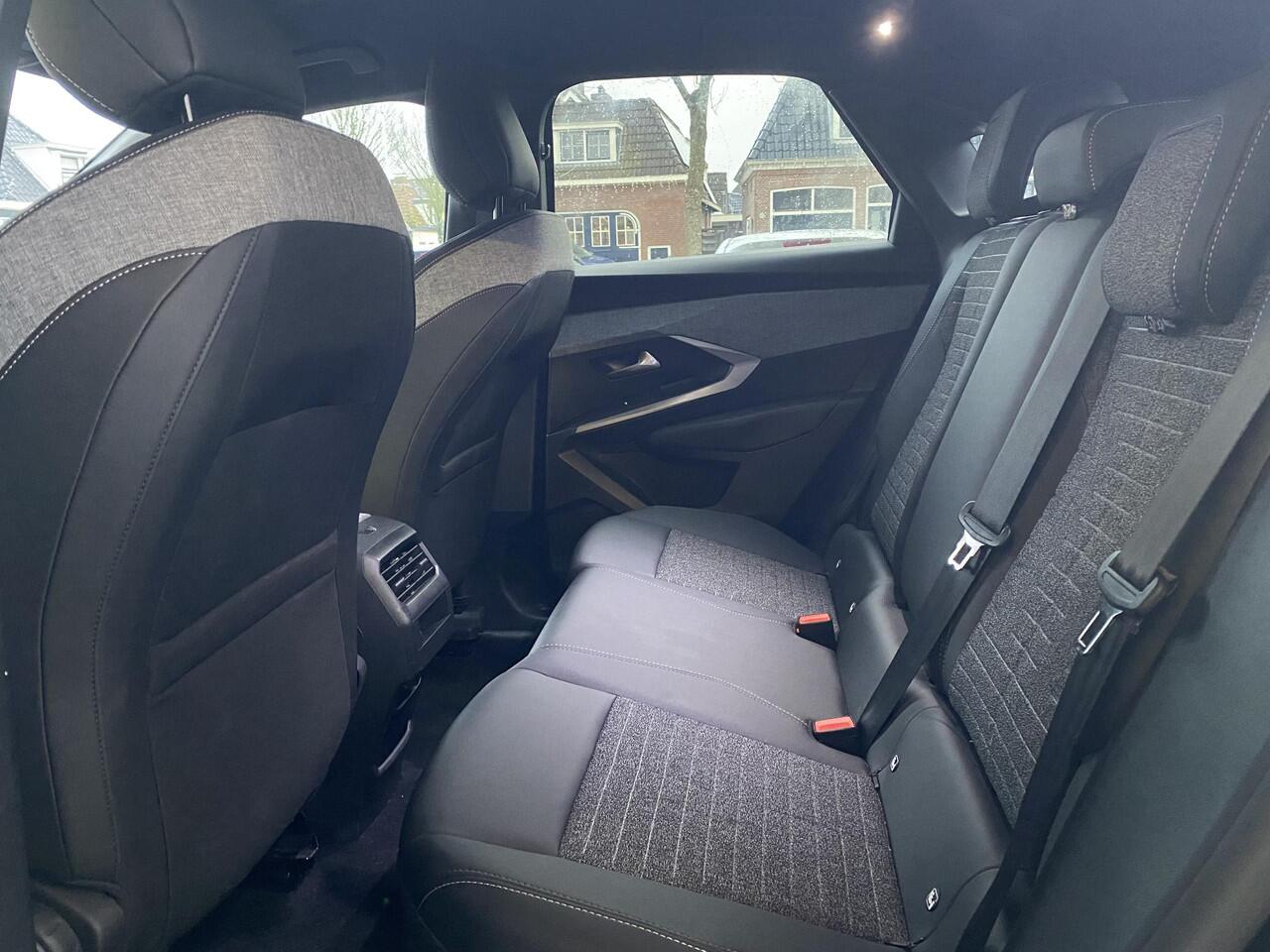 Peugeot 3008 1.2 Hybrid 145 Allure | 19 inch | Automaat | Achteruitrijcamera | Electronic climate control | Apple carplay