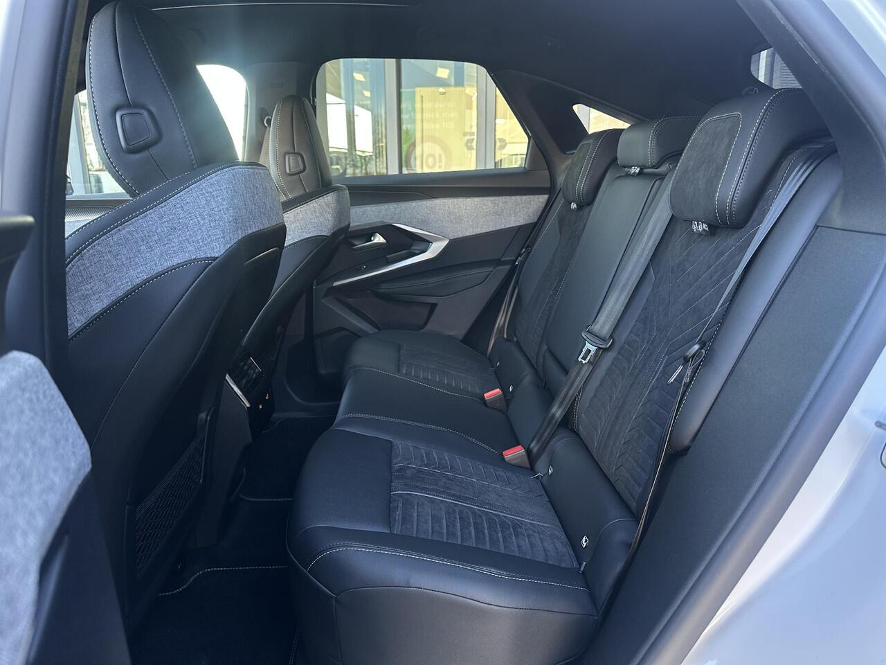 Peugeot 3008 e-3008 GT Avantage 210 73 kWh | Adaptive Cruise Control | Stoelmassage/-verwarming | Parkeercamera/-sensoren | Draadloze telefoonlader | Full LED | Panoramadak | Apple Carplay/Android Auto | Alcantara | Elektrische stoelverstelling | Elektrische kofferkle