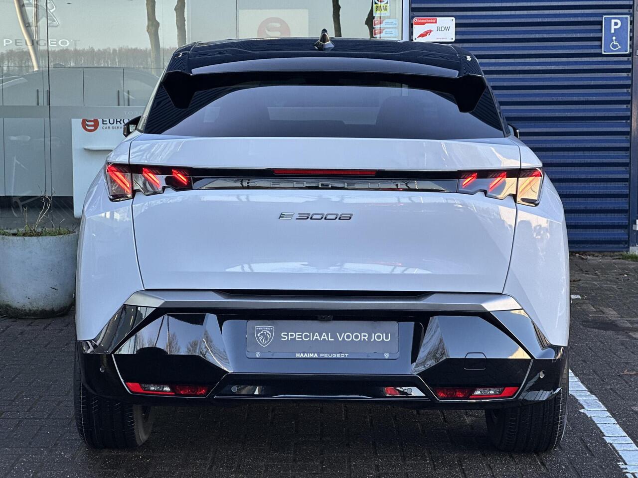 Peugeot 3008 e-3008 GT Avantage 210 73 kWh | Adaptive Cruise Control | Stoelmassage/-verwarming | Parkeercamera/-sensoren | Draadloze telefoonlader | Full LED | Panoramadak | Apple Carplay/Android Auto | Alcantara | Elektrische stoelverstelling | Elektrische kofferkle