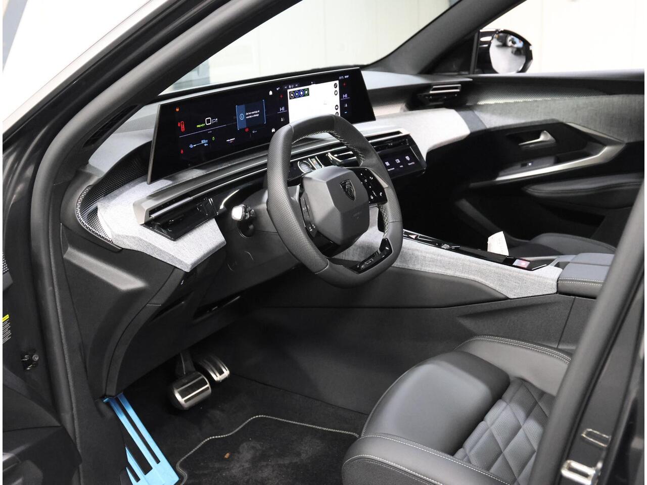 Peugeot 3008 e-3008 GT Exclusive 210PK 73 kWh | Panoramadak | FOCAL Audio | Stoelverwarming Voor/Achter | Adaptive CruiseControl met Stop&Go | Elektrische Klep | Lederen Bekleding | 360 Camera | Dodehoekdetecie | ClimateControl | Warmtepomp | Keyless Entry/Start |