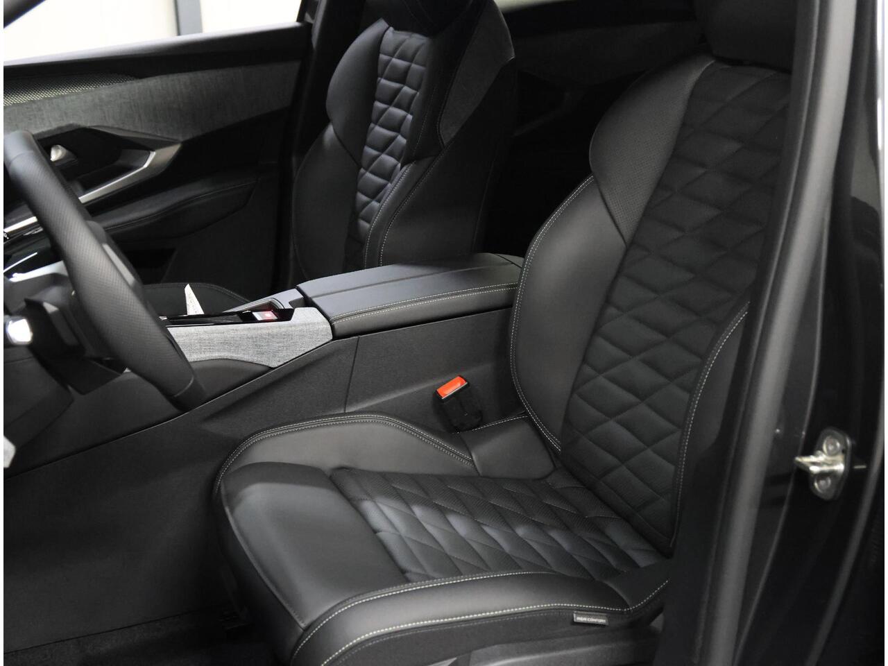 Peugeot 3008 e-3008 GT Exclusive 210PK 73 kWh | Panoramadak | FOCAL Audio | Stoelverwarming Voor/Achter | Adaptive CruiseControl met Stop&Go | Elektrische Klep | Lederen Bekleding | 360 Camera | Dodehoekdetecie | ClimateControl | Warmtepomp | Keyless Entry/Start |