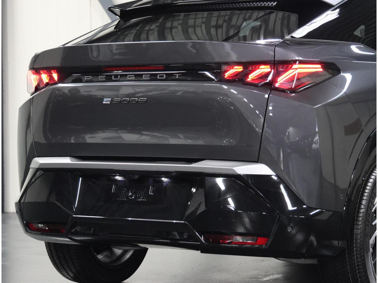 Peugeot 3008 e-3008 GT Exclusive 210PK 73 kWh | Panoramadak | FOCAL Audio | Stoelverwarming Voor/Achter | Adaptive CruiseControl met Stop&Go | Elektrische Klep | Lederen Bekleding | 360 Camera | Dodehoekdetecie | ClimateControl | Warmtepomp | Keyless Entry/Start |