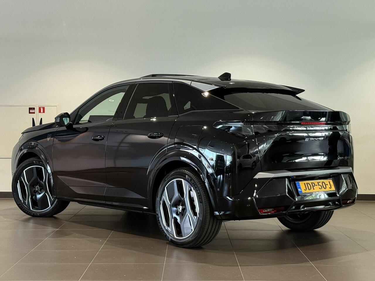 Peugeot 3008 e-3008 Launch Edition EV Dual Motor 73kWh 325pk | SCHUIF/KANTELDAK | NAVI | 360° CAMERA | FOCAL® HI-FI | ELEKTR. A. KLEP | STUUR + STOELVERW. | AGR-STOEL |