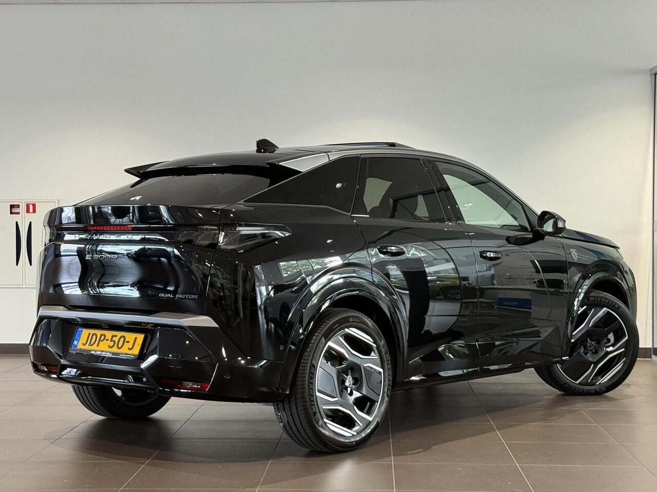 Peugeot 3008 e-3008 Launch Edition EV Dual Motor 73kWh 325pk | SCHUIF/KANTELDAK | NAVI | 360° CAMERA | FOCAL® HI-FI | ELEKTR. A. KLEP | STUUR + STOELVERW. | AGR-STOEL |