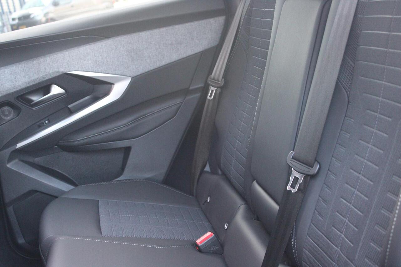 Peugeot 3008 1.2 Hybrid 145PK GT | PANORAMISCH SCHUIF / KANTELDAK | ELEKTRISCH BEDIENBARE ACHTERKLEP | AFNEEMBARE TREKHAAK | NAVIGATIE | FOCAL PREMIUM AUDIO SYSTEEM | DRAADLOZE APPLE CARPLAY/ANDROID AUTO | DRAADLOOS LADEN | SFEER VERLICHTING | ACHTERUITRIJ CAMERA | P