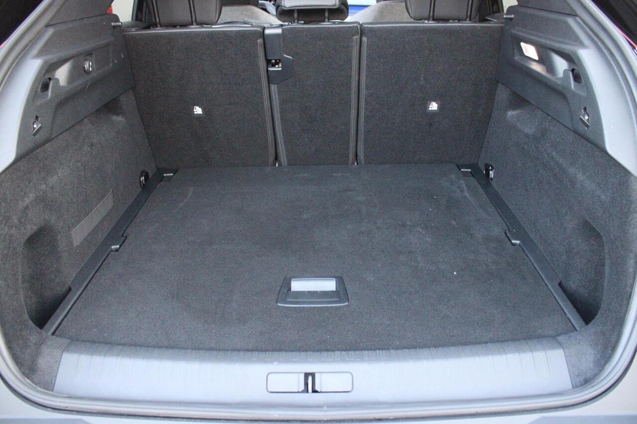 Peugeot 3008 1.2 Hybrid 145PK GT | PANORAMISCH SCHUIF / KANTELDAK | ELEKTRISCH BEDIENBARE ACHTERKLEP | AFNEEMBARE TREKHAAK | NAVIGATIE | FOCAL PREMIUM AUDIO SYSTEEM | DRAADLOZE APPLE CARPLAY/ANDROID AUTO | DRAADLOOS LADEN | SFEER VERLICHTING | ACHTERUITRIJ CAMERA | P