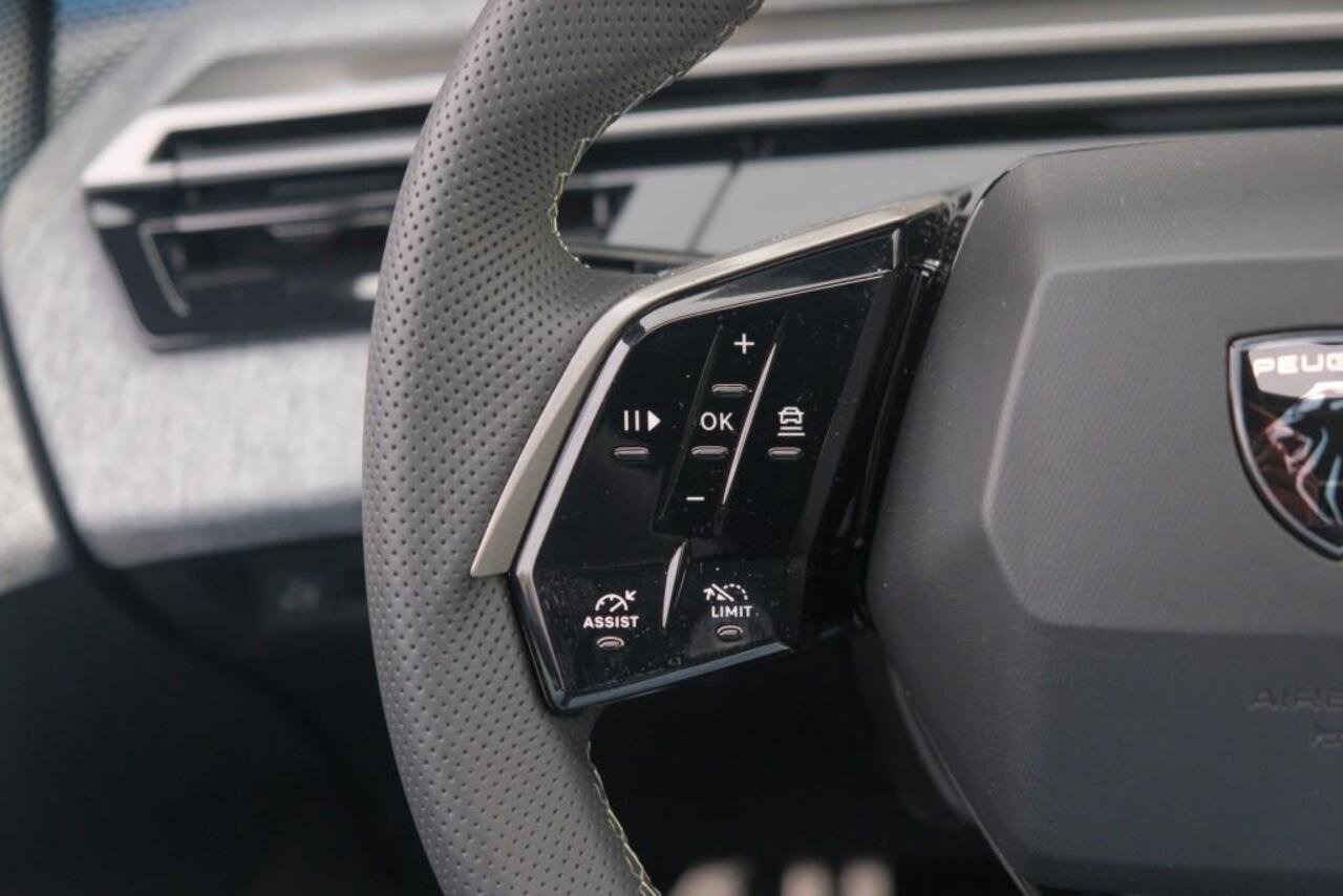 Peugeot 3008 1.2 Hybrid 145pk e-DCS6 GT | Navi | App Connect | Adaptive Cruise | Camera | Panoramadak | FOCAL® Audio | Elektrische Achterklep | Winter Pakket