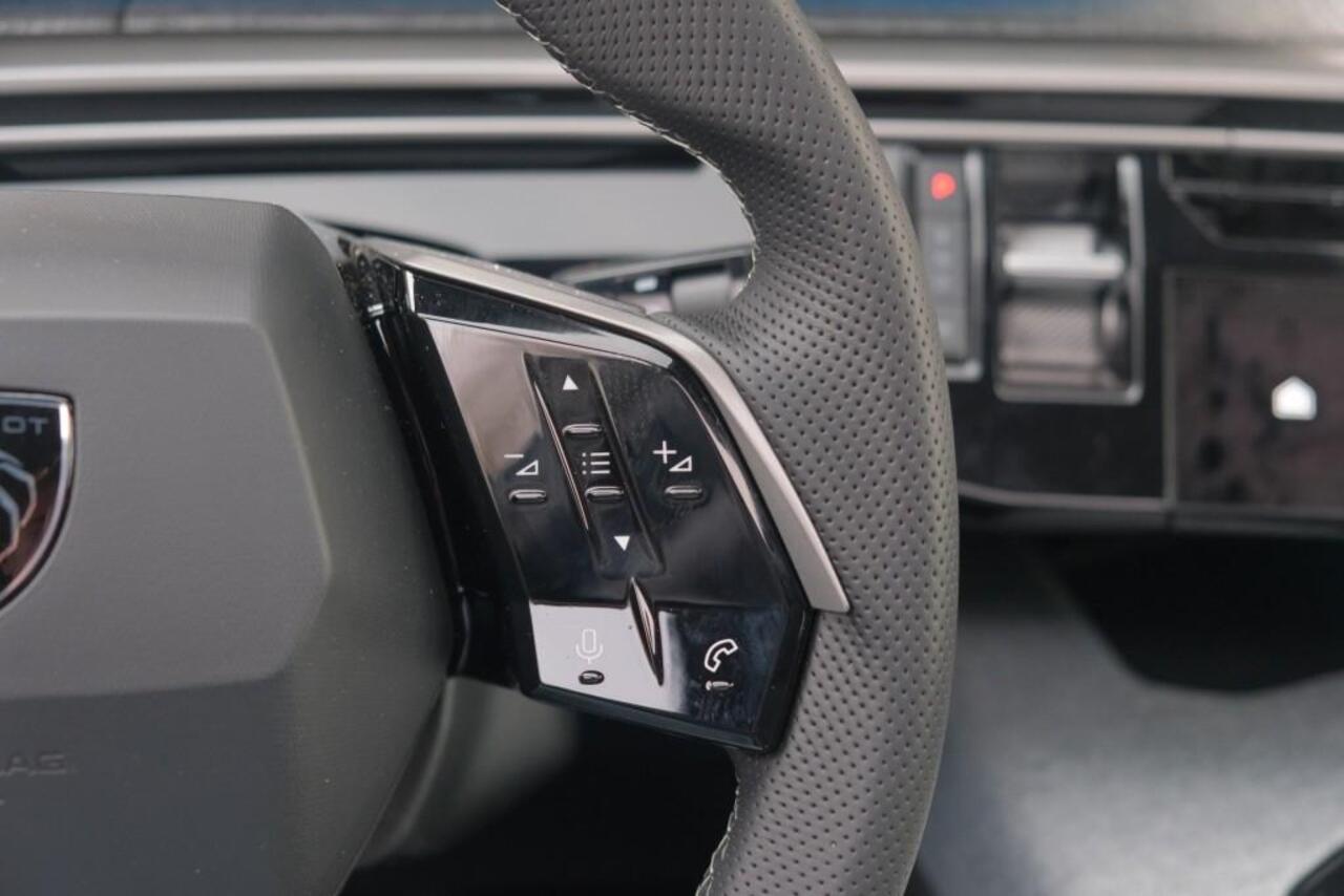 Peugeot 3008 1.2 Hybrid 145pk e-DCS6 GT | Navi | App Connect | Adaptive Cruise | Camera | Panoramadak | FOCAL® Audio | Elektrische Achterklep | Winter Pakket