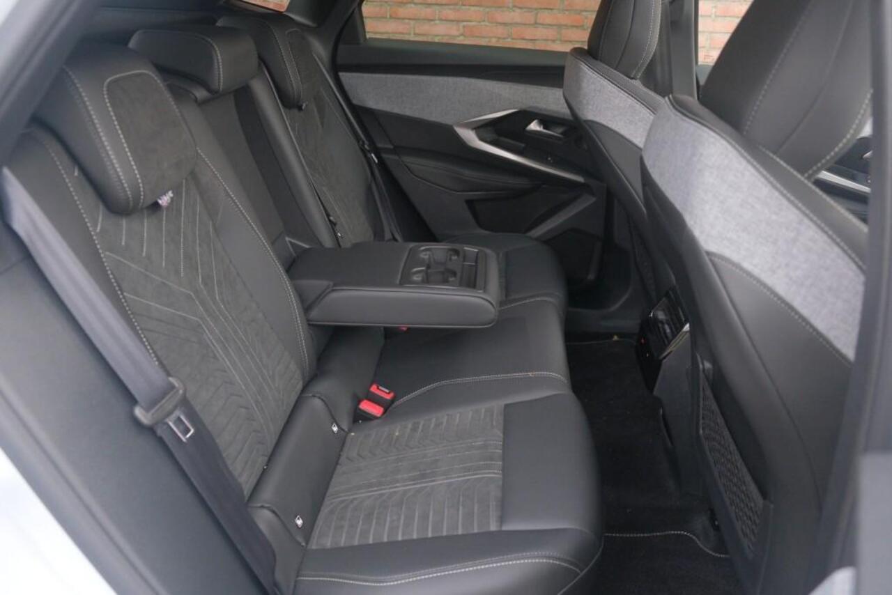 Peugeot 3008 1.2 Hybrid 145pk e-DCS6 GT | Navi | App Connect | Adaptive Cruise | Camera | Panoramadak | FOCAL® Audio | Elektrische Achterklep | Winter Pakket