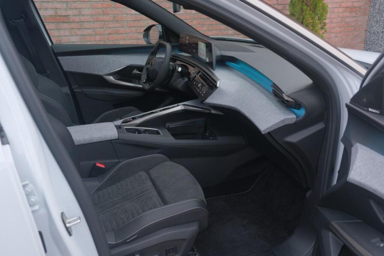 Peugeot 3008 1.2 Hybrid 145pk e-DCS6 GT | Navi | App Connect | Adaptive Cruise | Camera | Panoramadak | FOCAL® Audio | Elektrische Achterklep | Winter Pakket